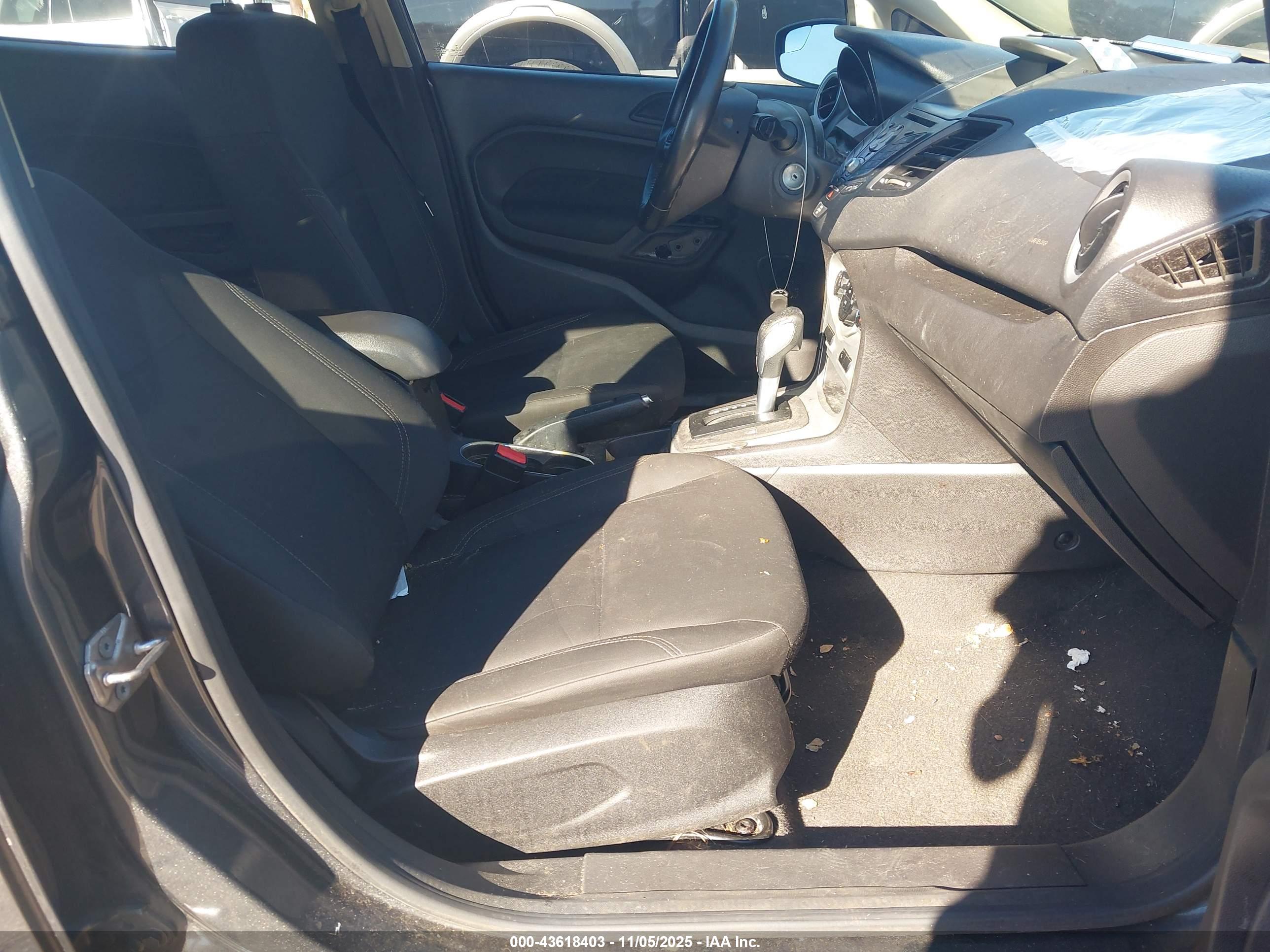 FORD FIESTA image 5