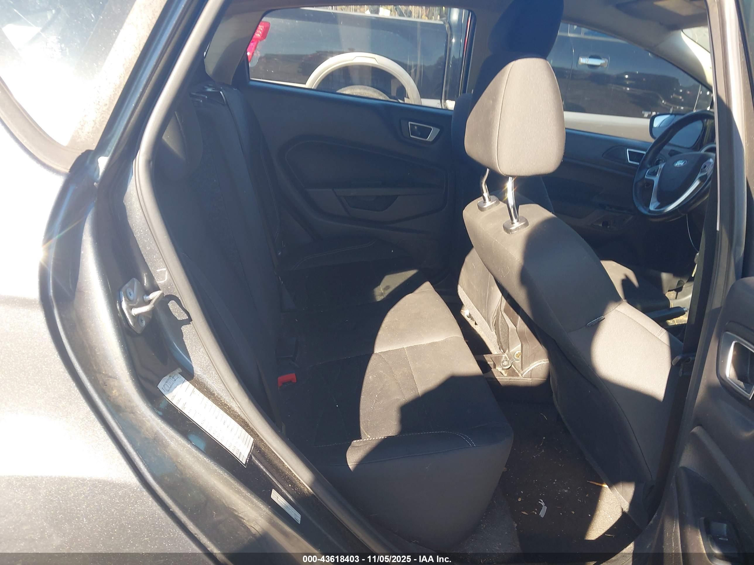 FORD FIESTA image 8