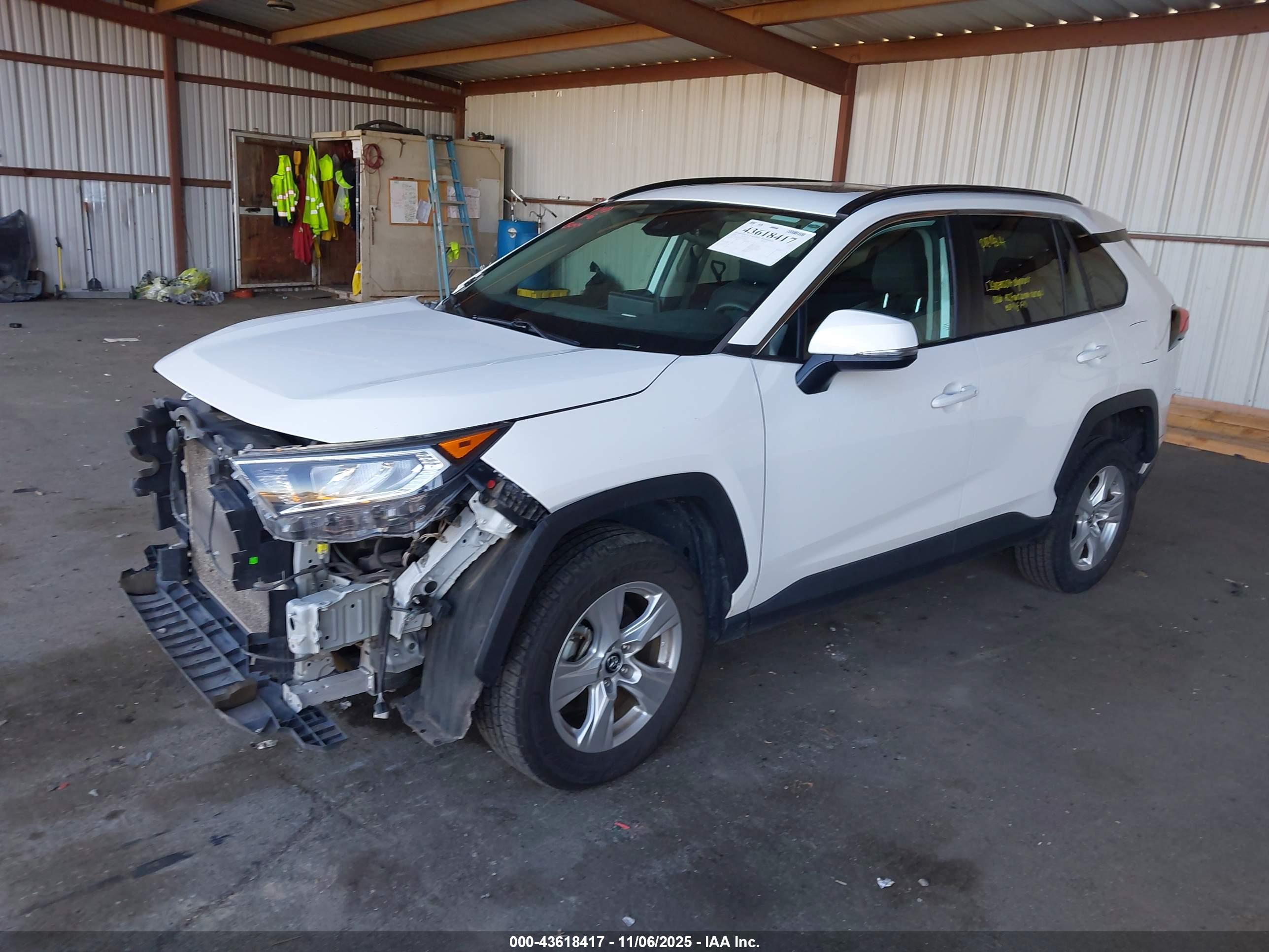 TOYOTA RAV4 image 2