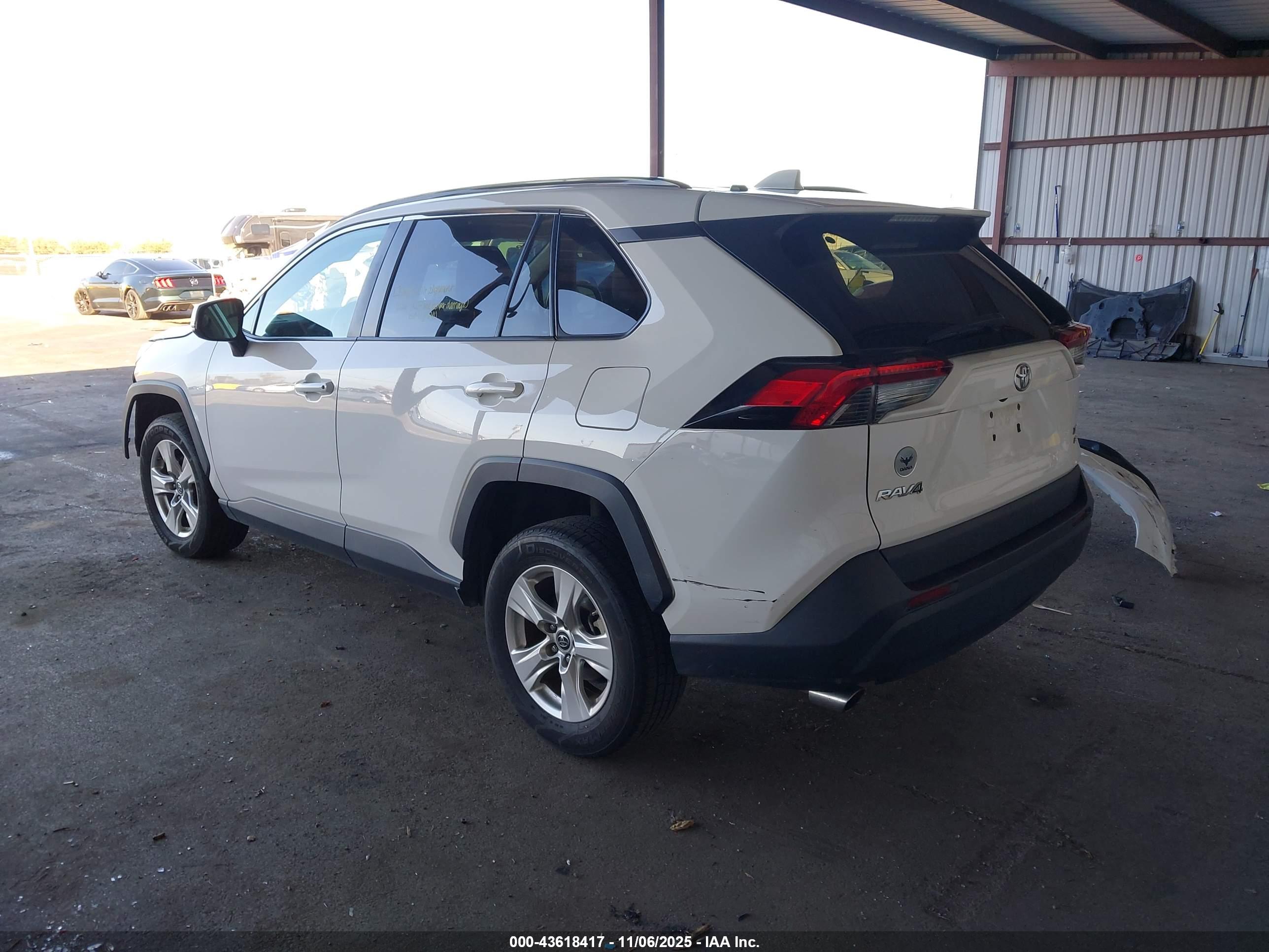TOYOTA RAV4 image 3