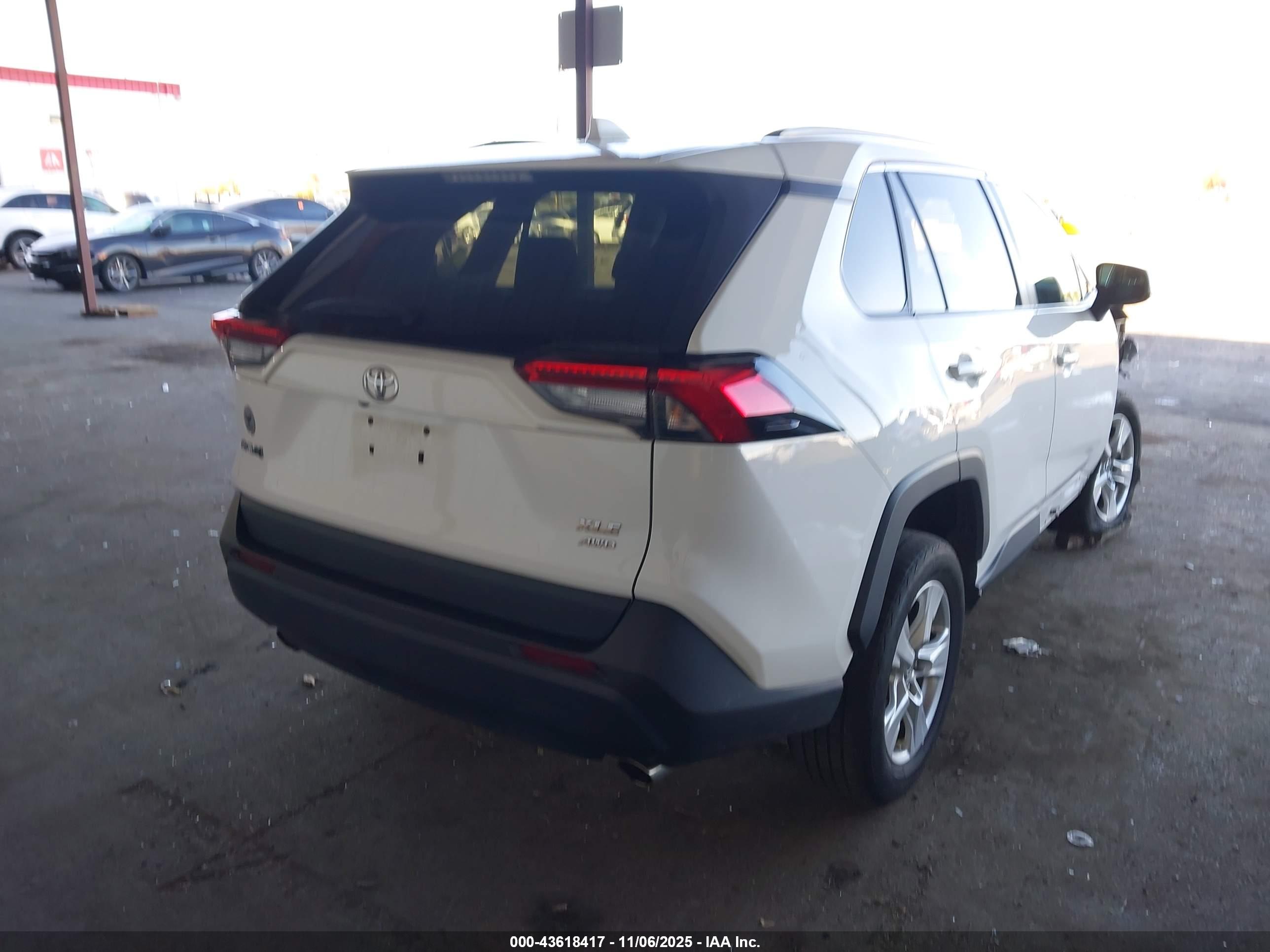 TOYOTA RAV4 image 4