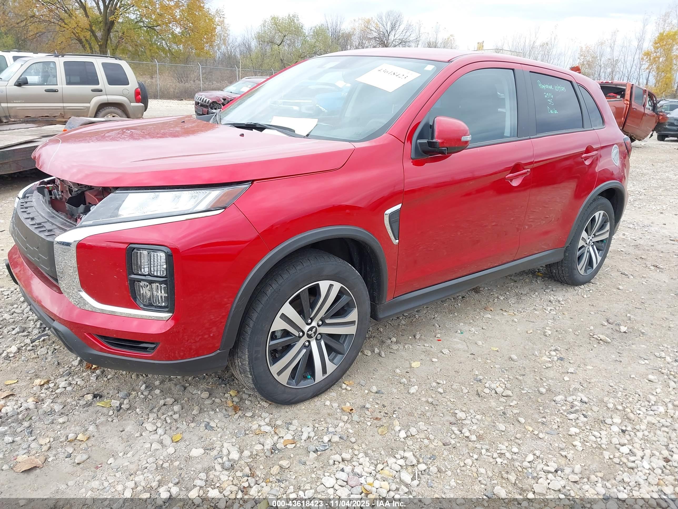 MITSUBISHI OUTLANDER image 2