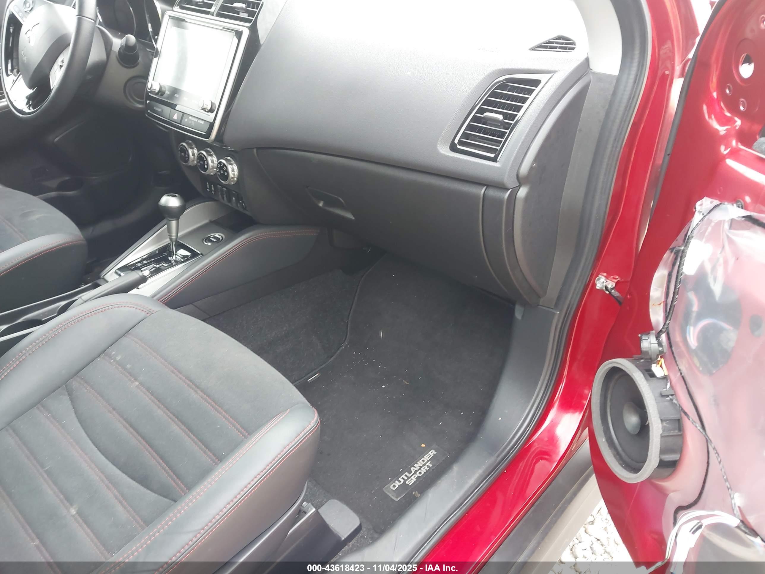 MITSUBISHI OUTLANDER image 5