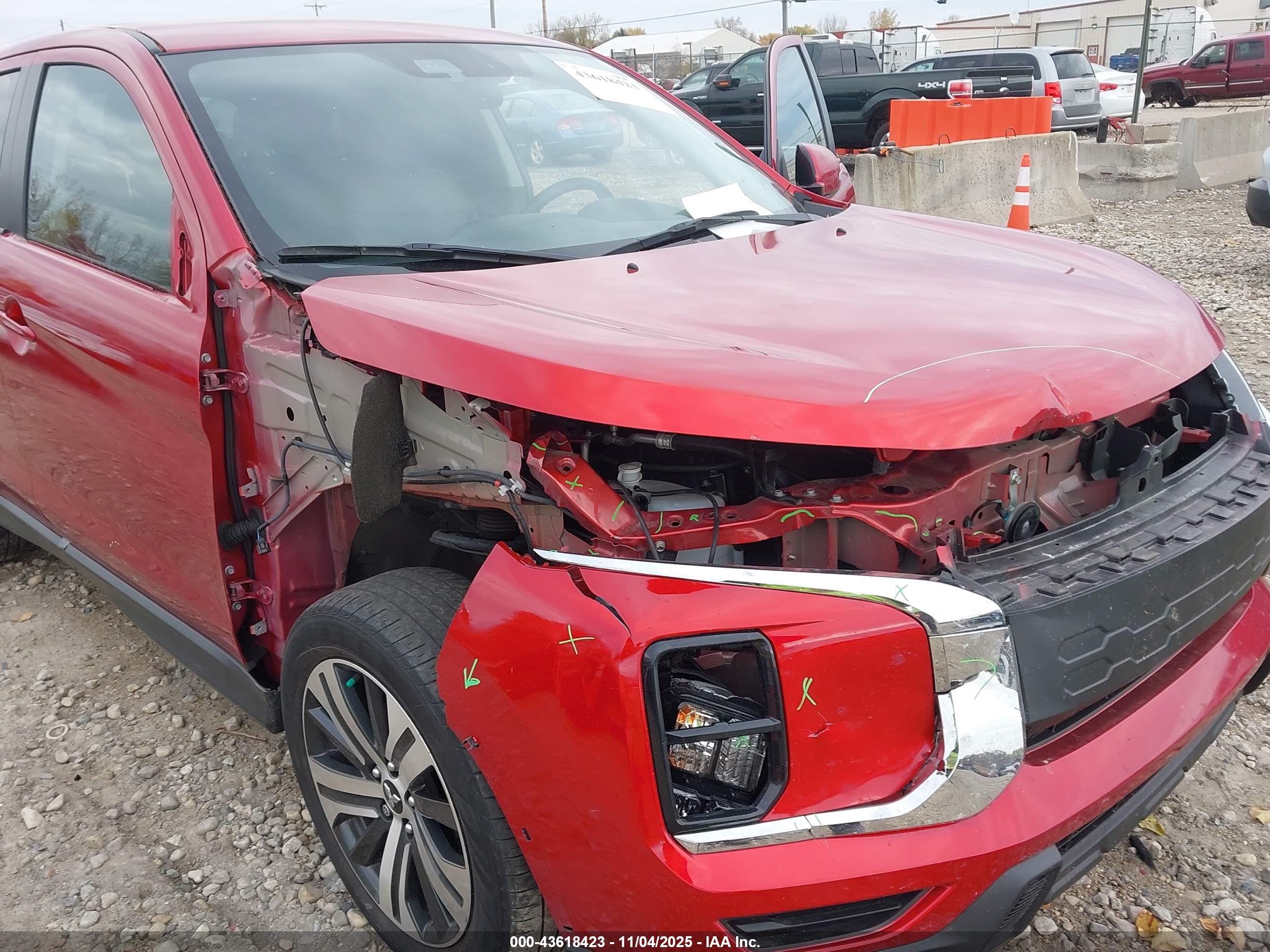 MITSUBISHI OUTLANDER image 6