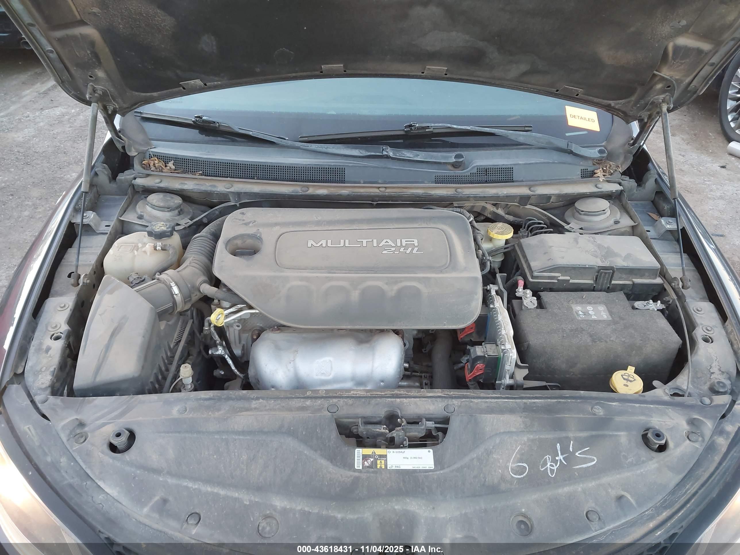 CHRYSLER 200 image 10