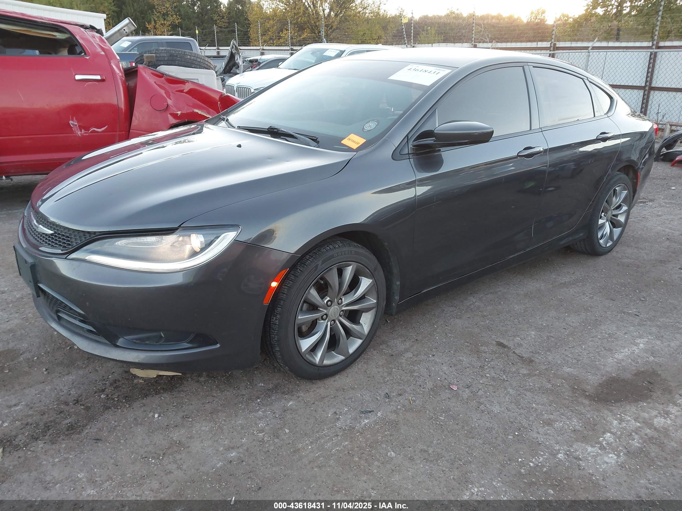 CHRYSLER 200 image 2