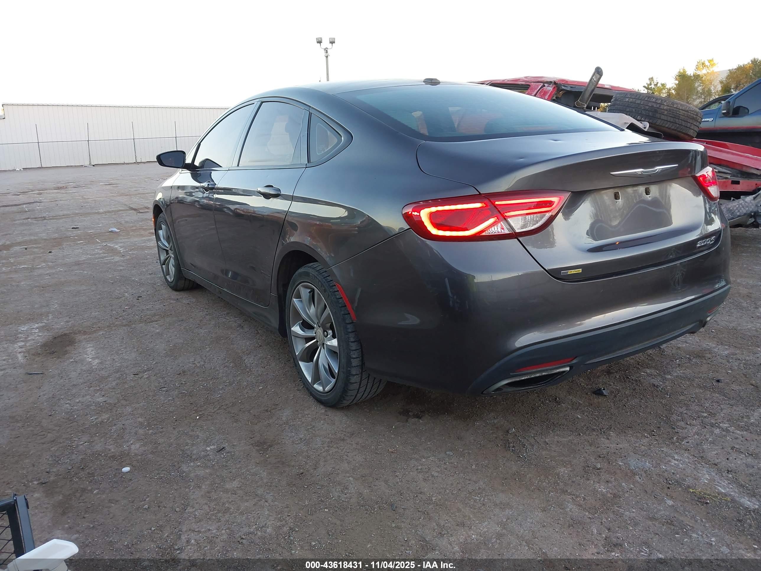 CHRYSLER 200 image 3