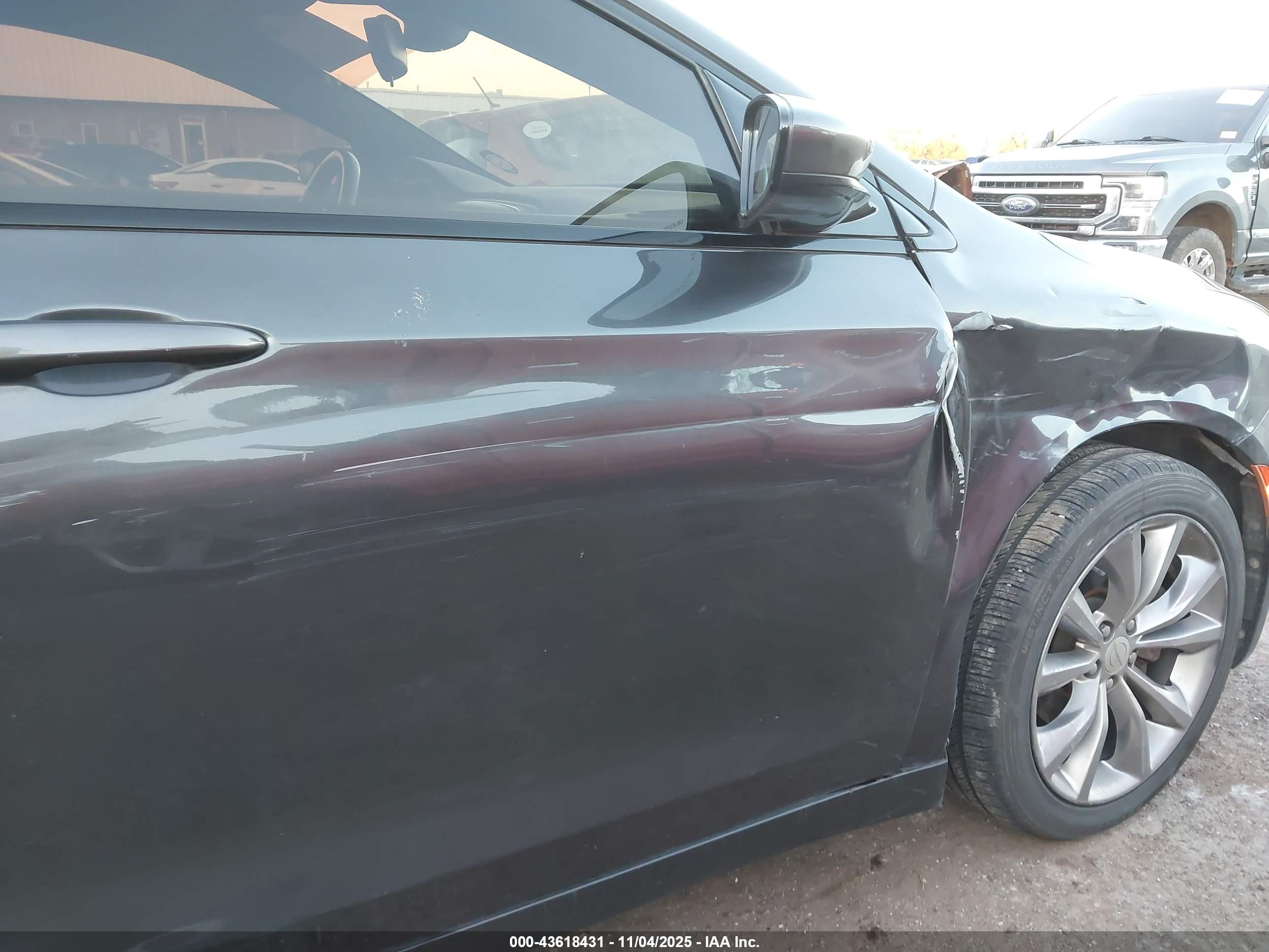 CHRYSLER 200 image 6