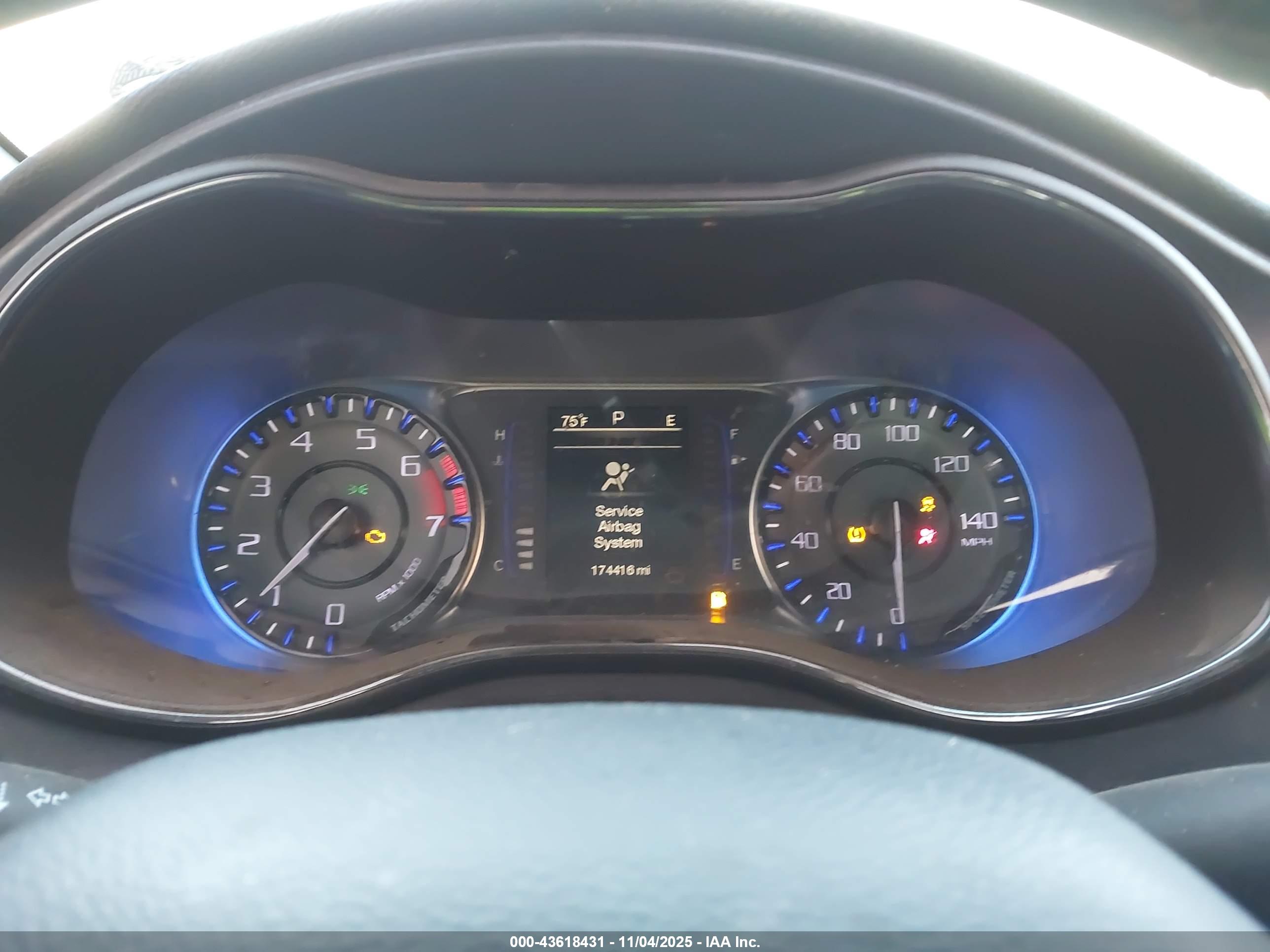 CHRYSLER 200 image 7