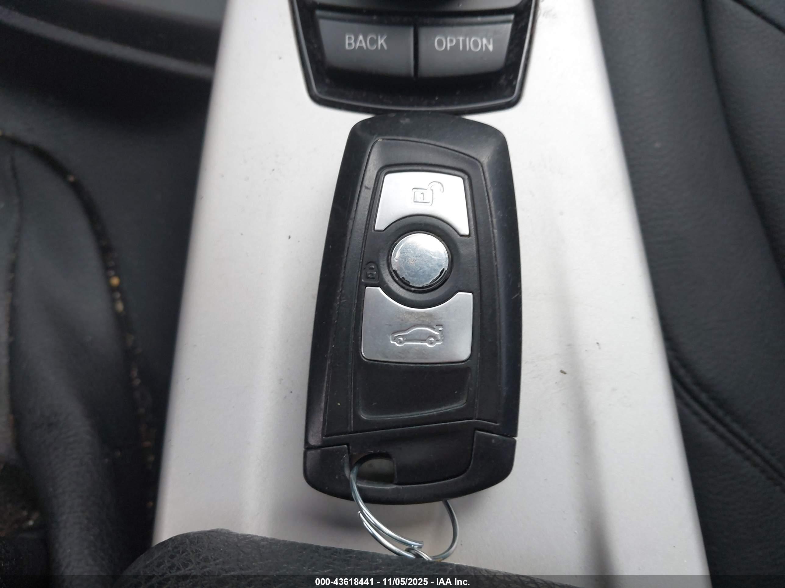 BMW 320I image 11