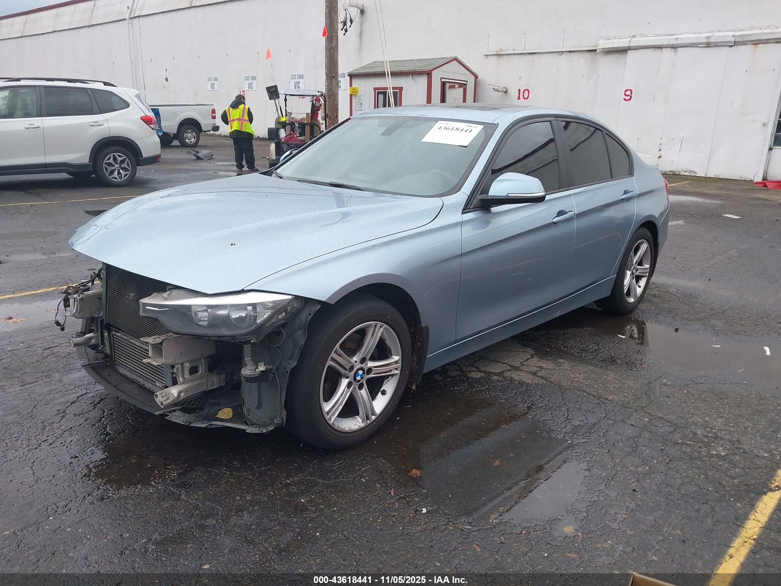 BMW 320I image 2