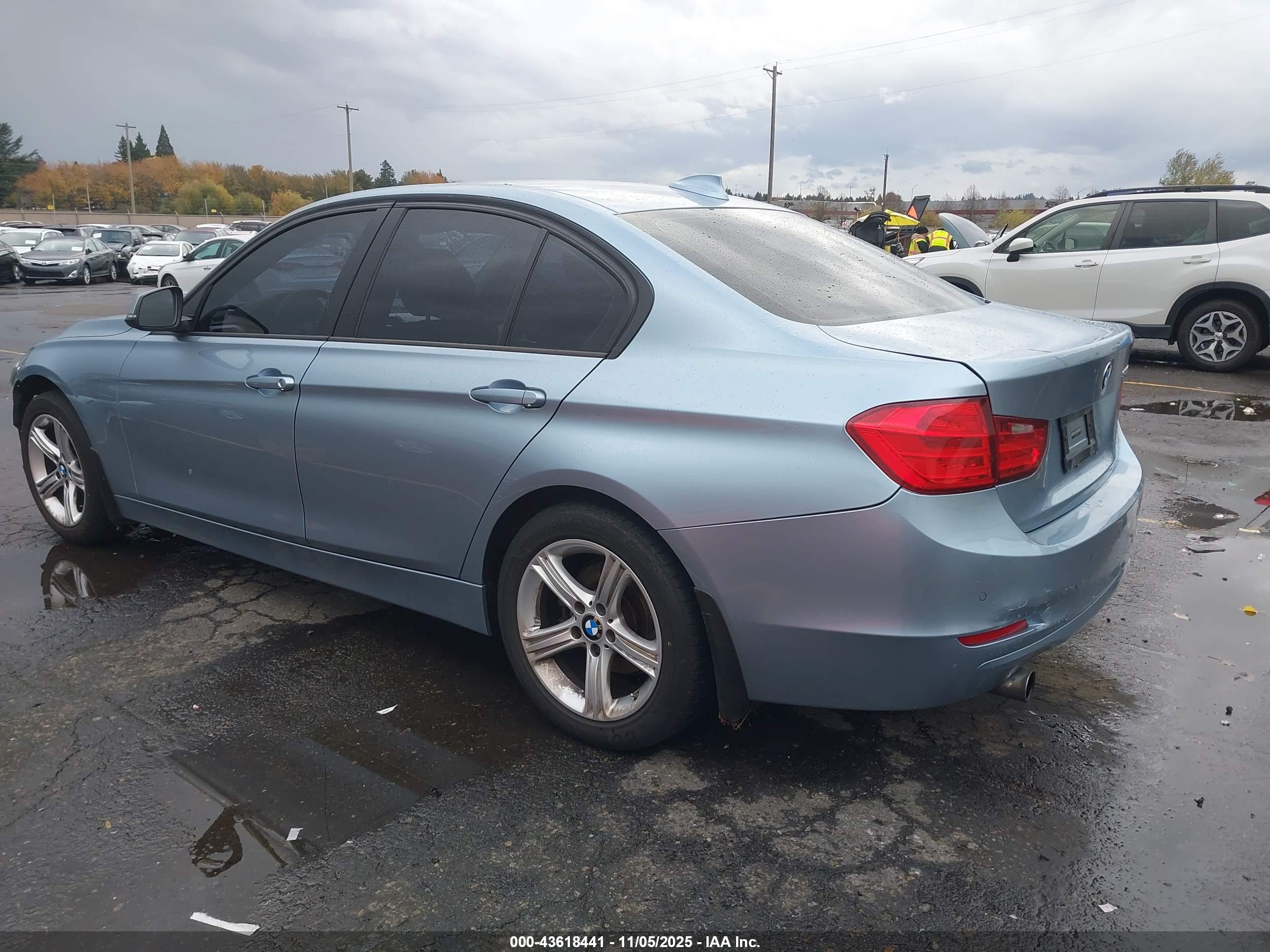 BMW 320I image 3
