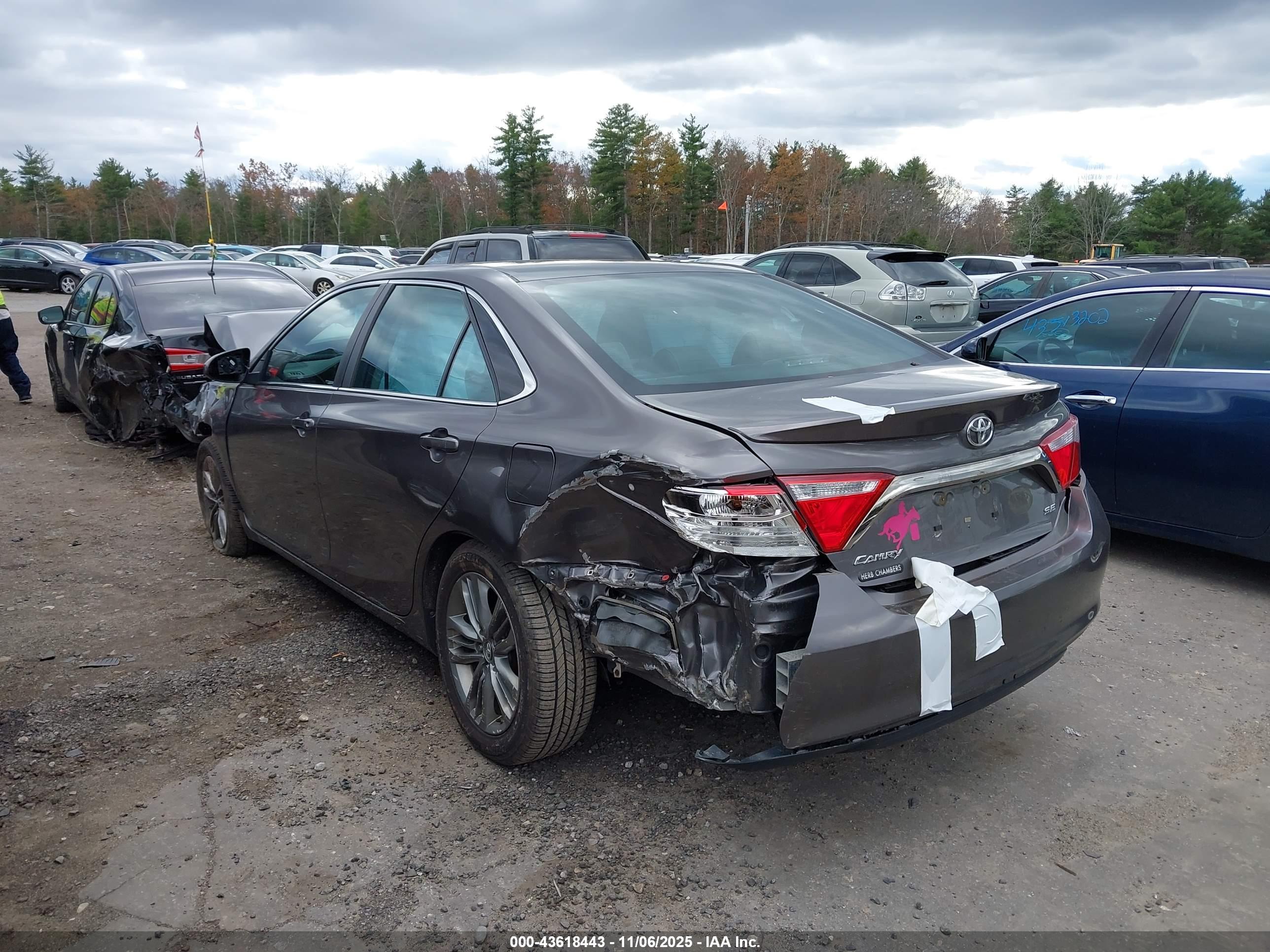 TOYOTA CAMRY image 3