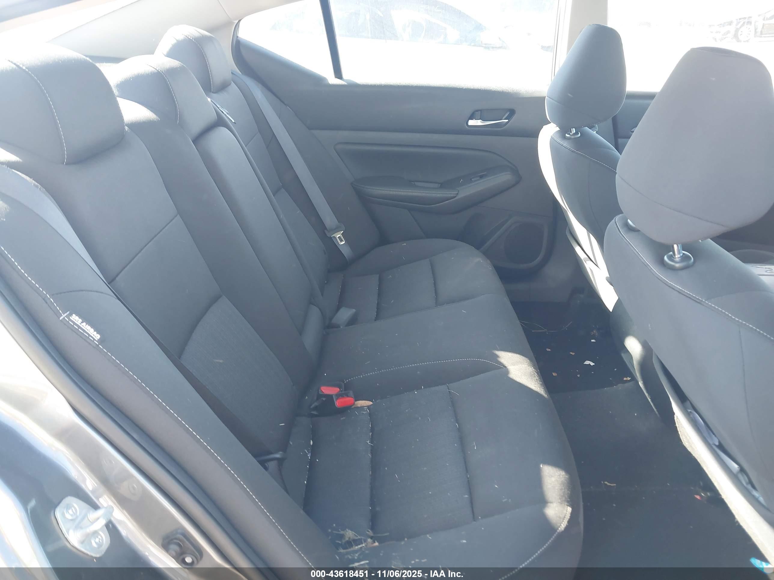 NISSAN ALTIMA image 8