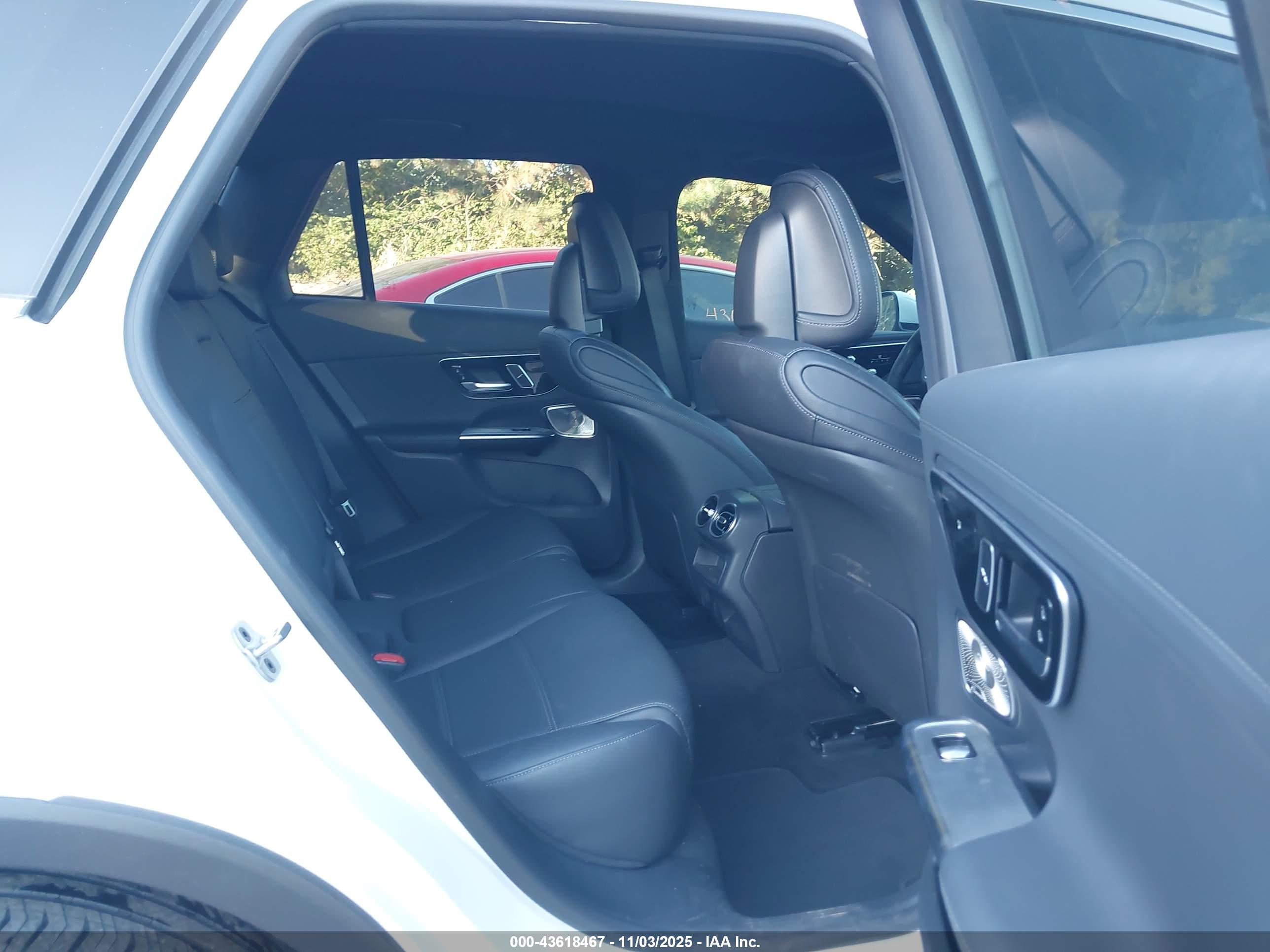 MERCEDES-BENZ GLC image 8
