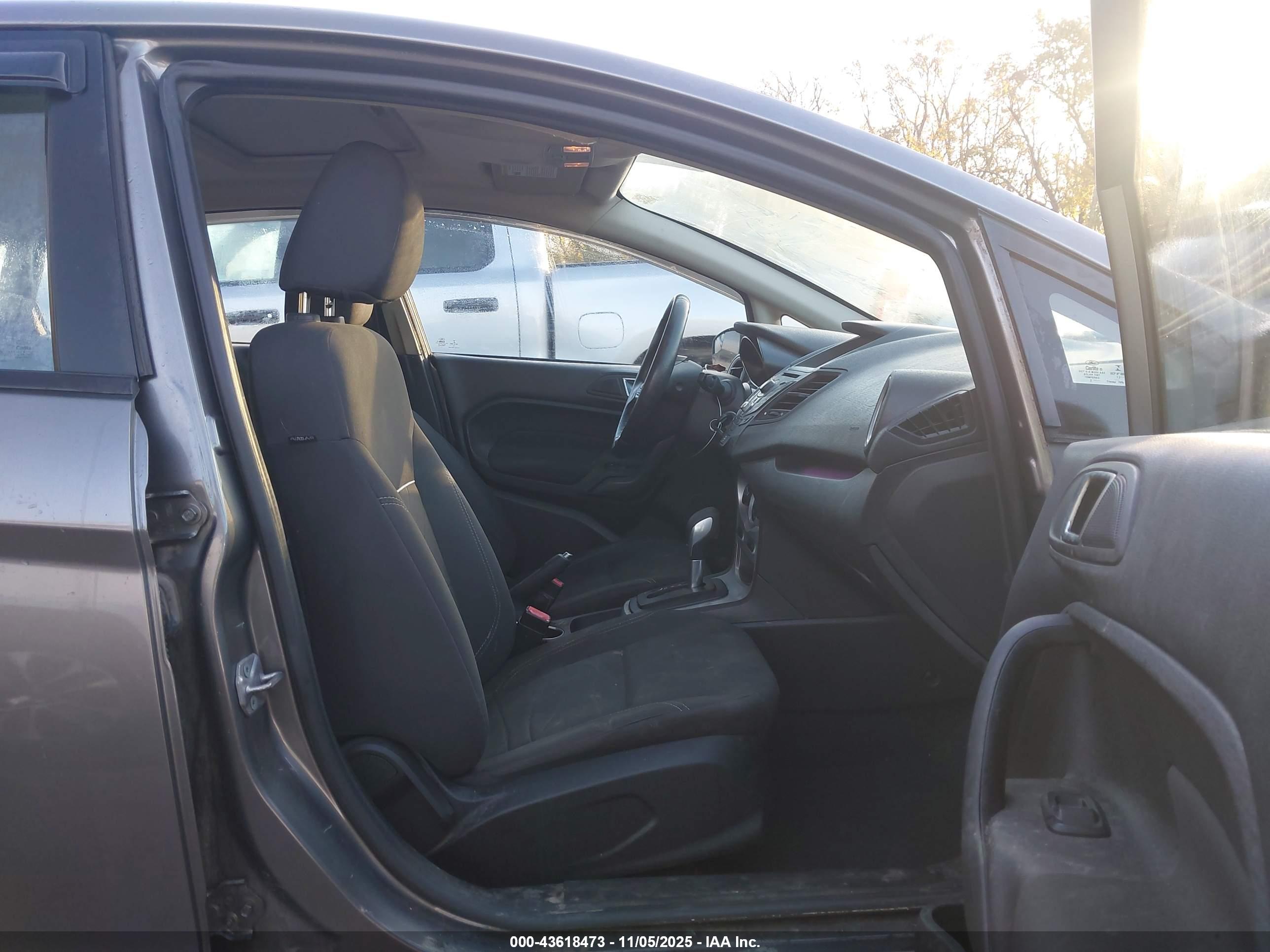 FORD FIESTA image 5