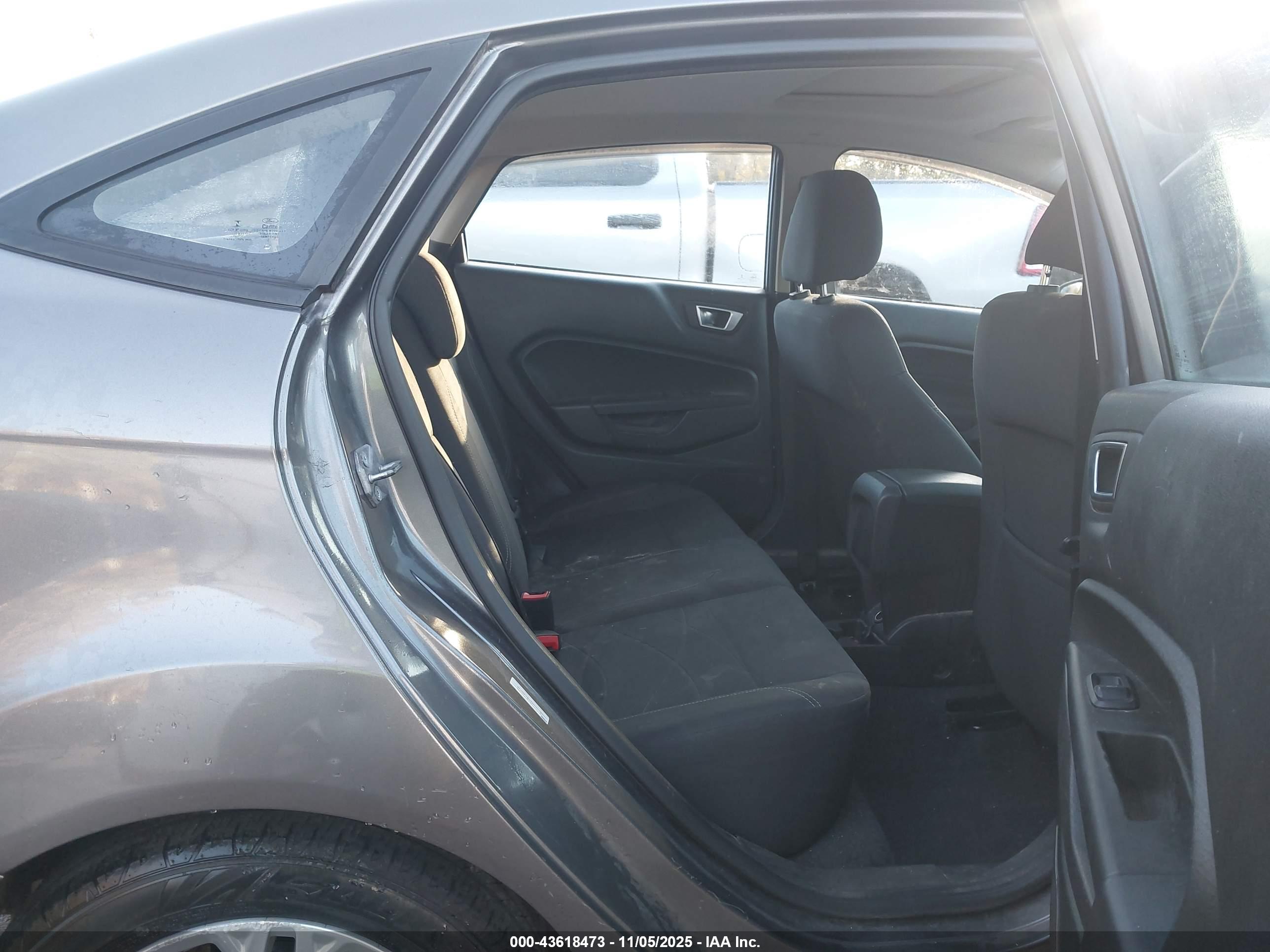 FORD FIESTA image 8