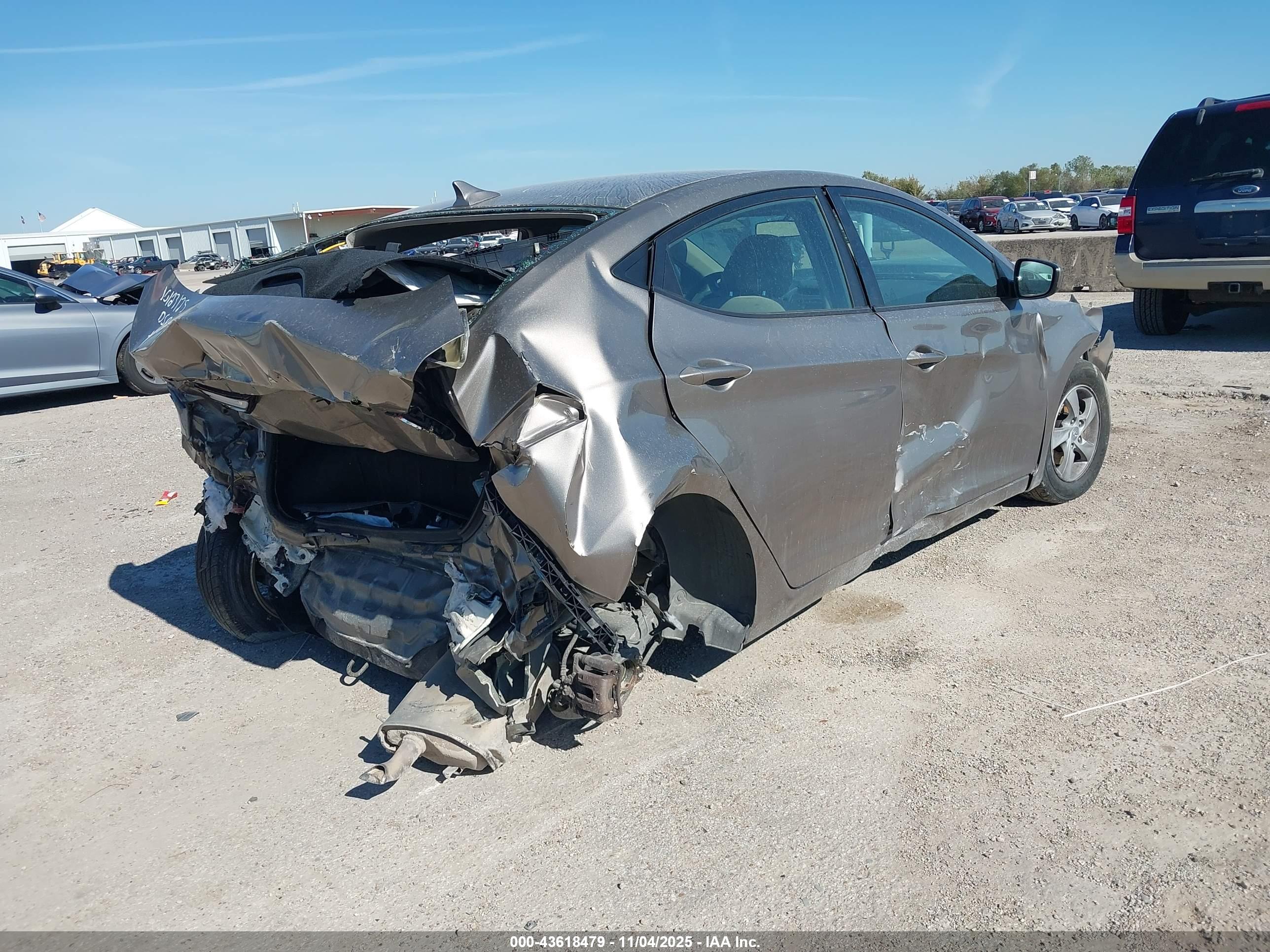 HYUNDAI ELANTRA image 4