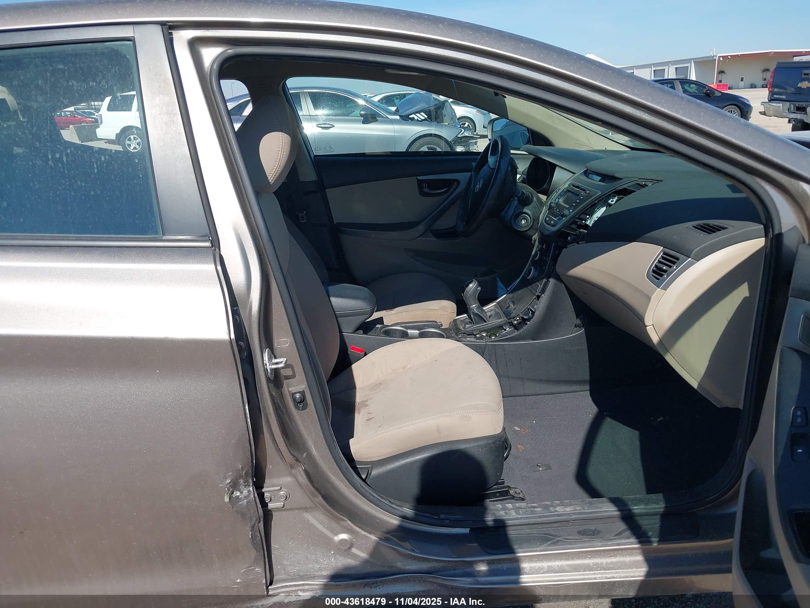 HYUNDAI ELANTRA image 5