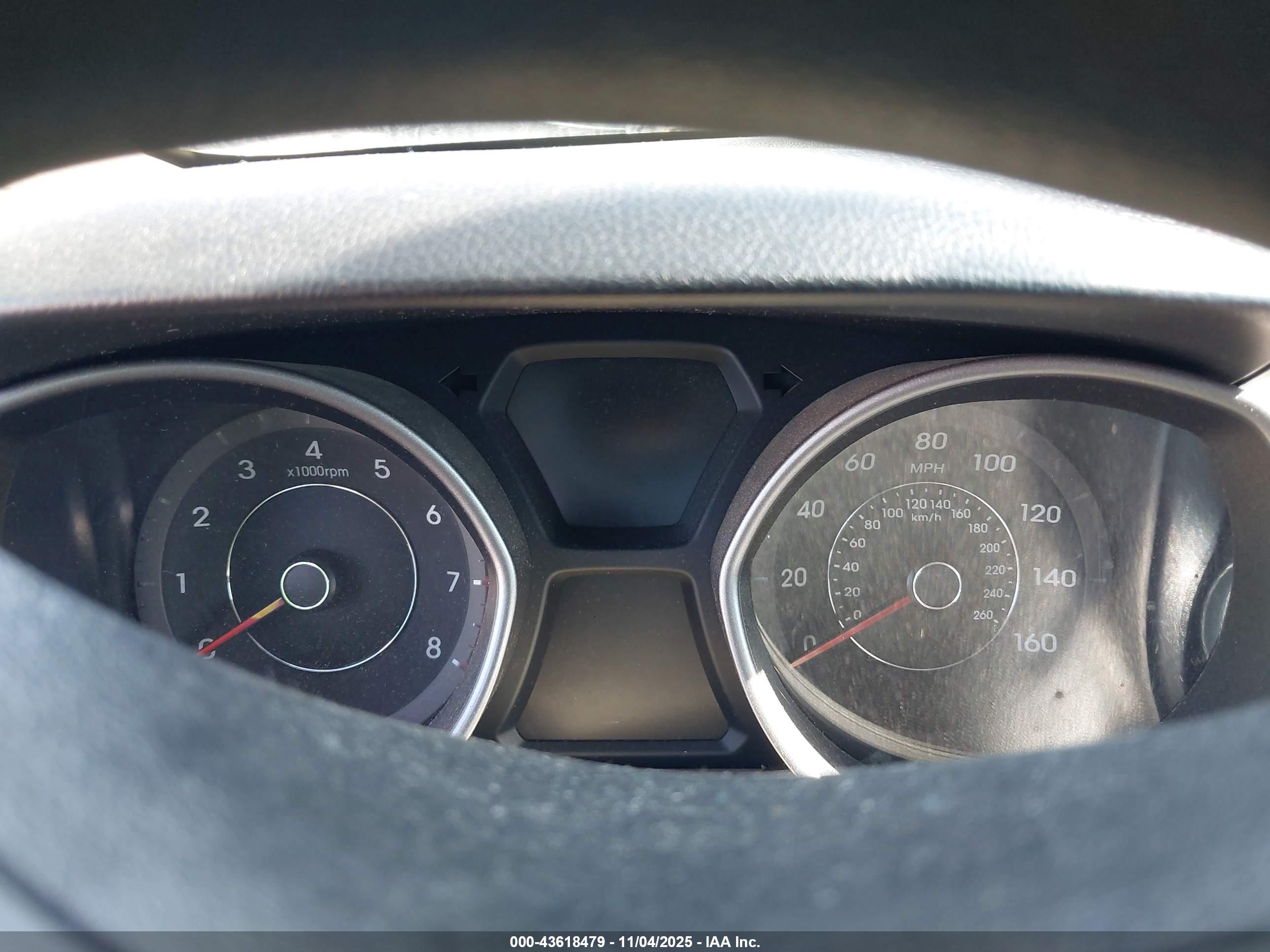 HYUNDAI ELANTRA image 7