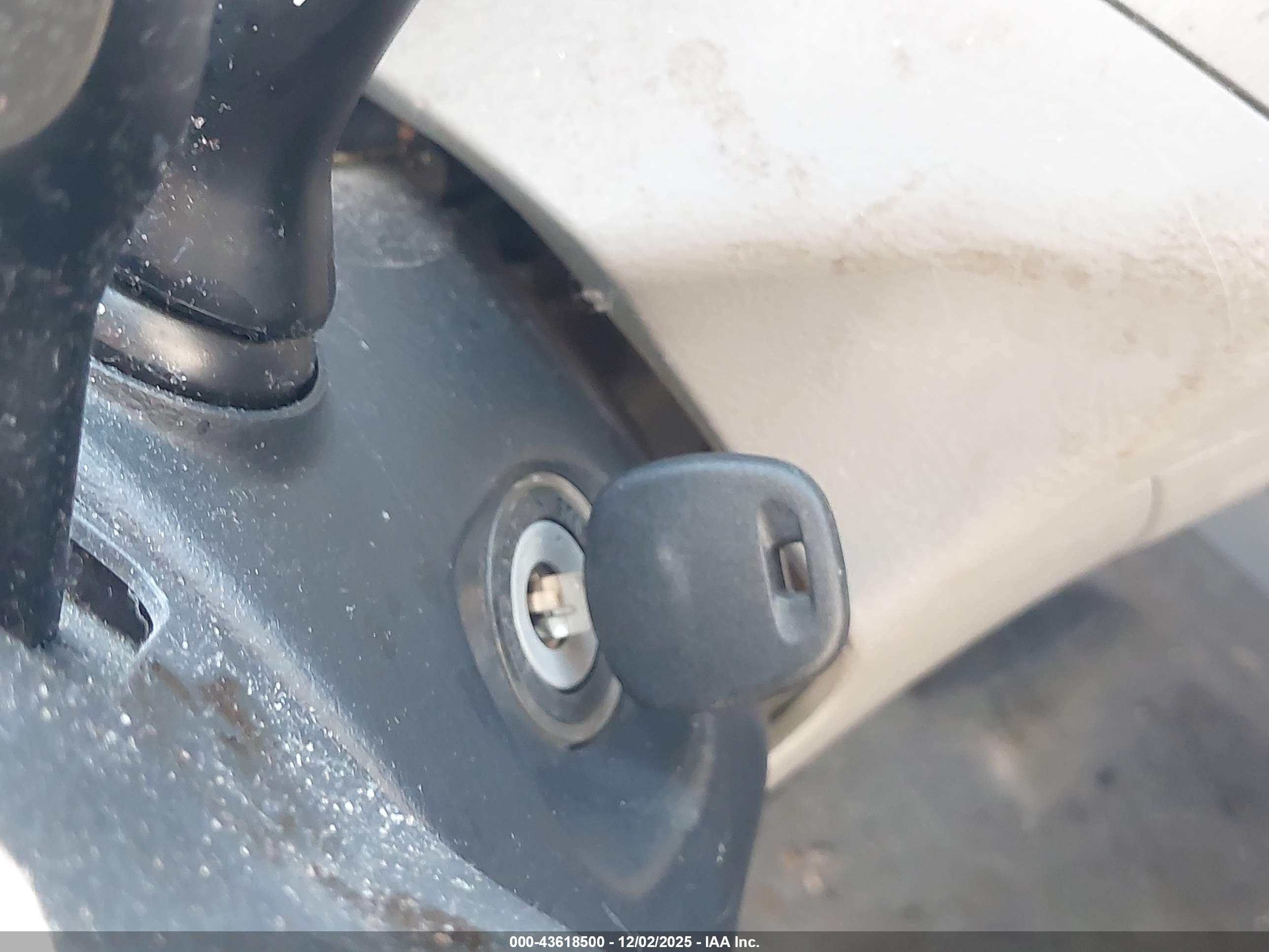 TOYOTA RAV4 image 11