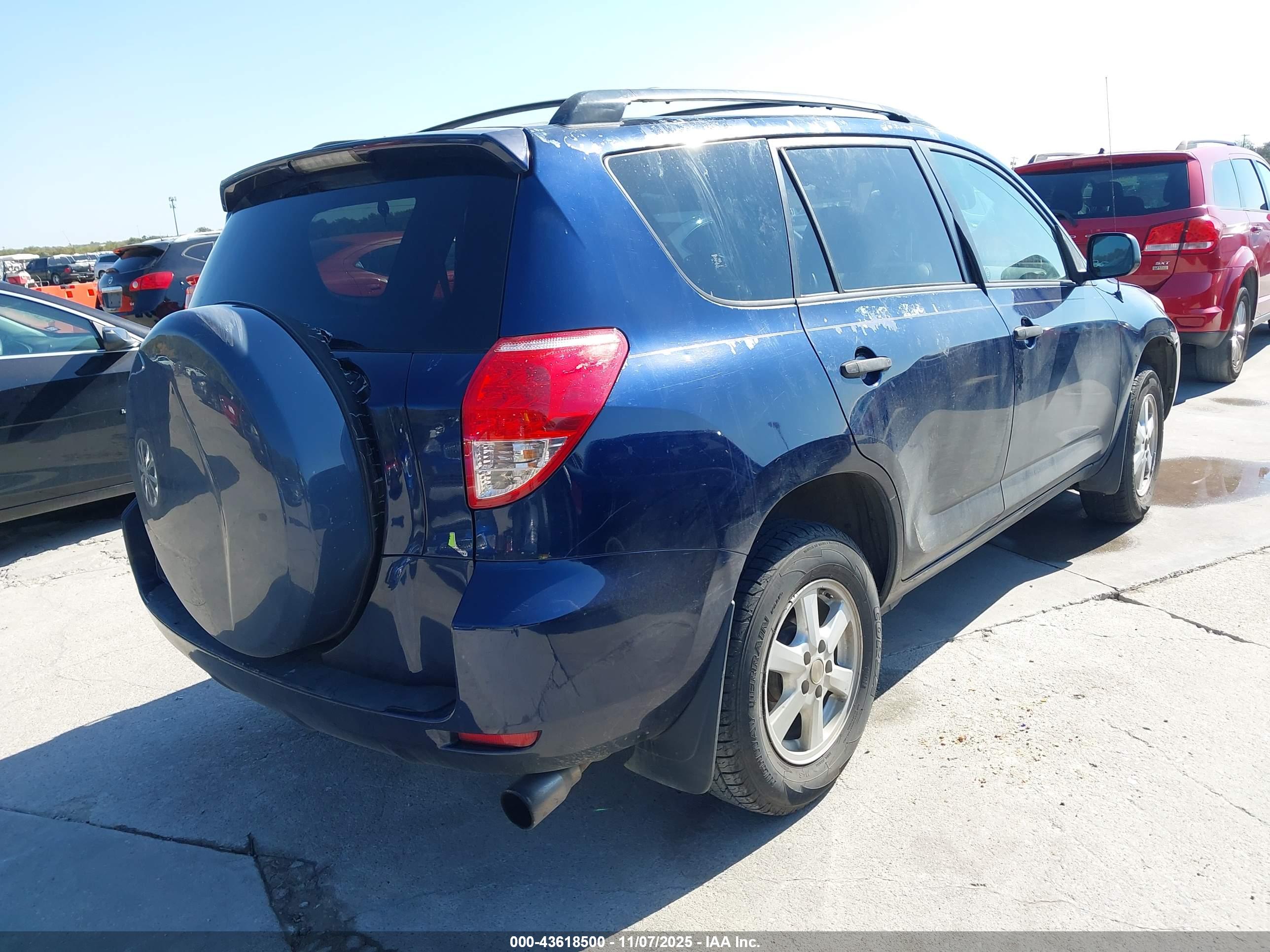 TOYOTA RAV4 image 4