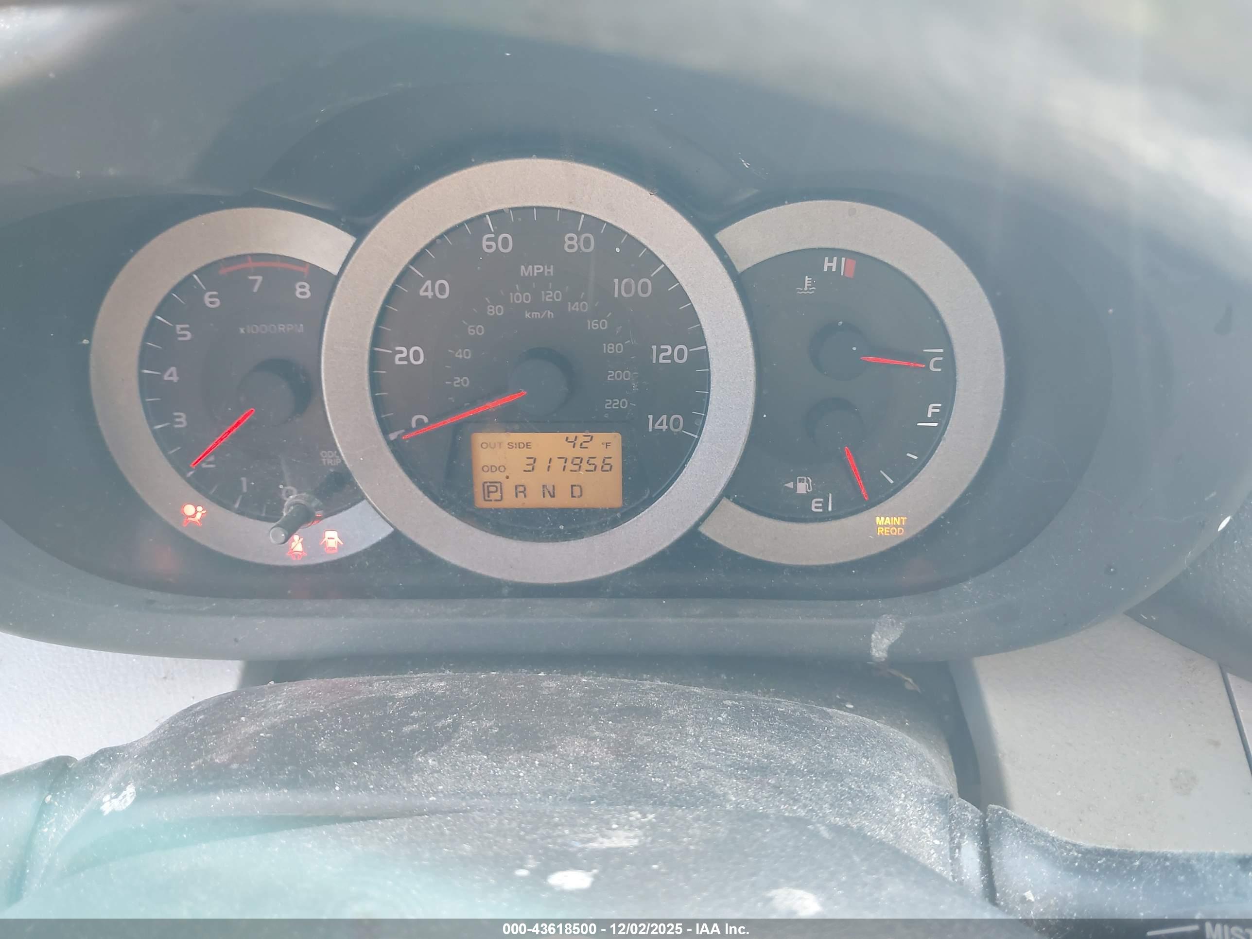 TOYOTA RAV4 image 7