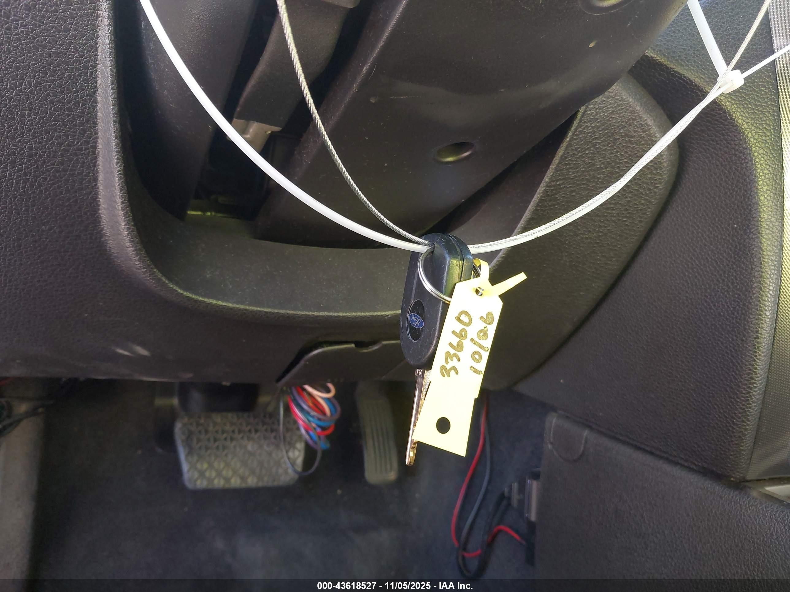 FORD FUSION image 11