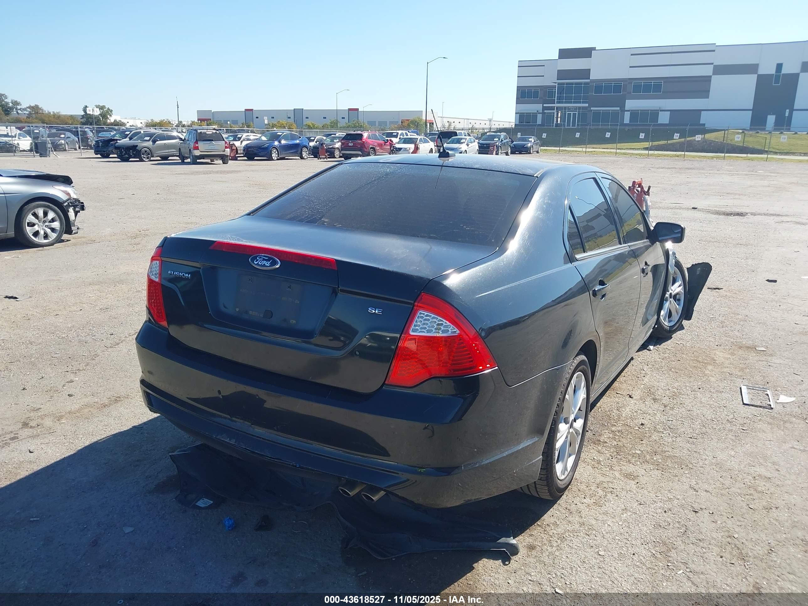 FORD FUSION image 4