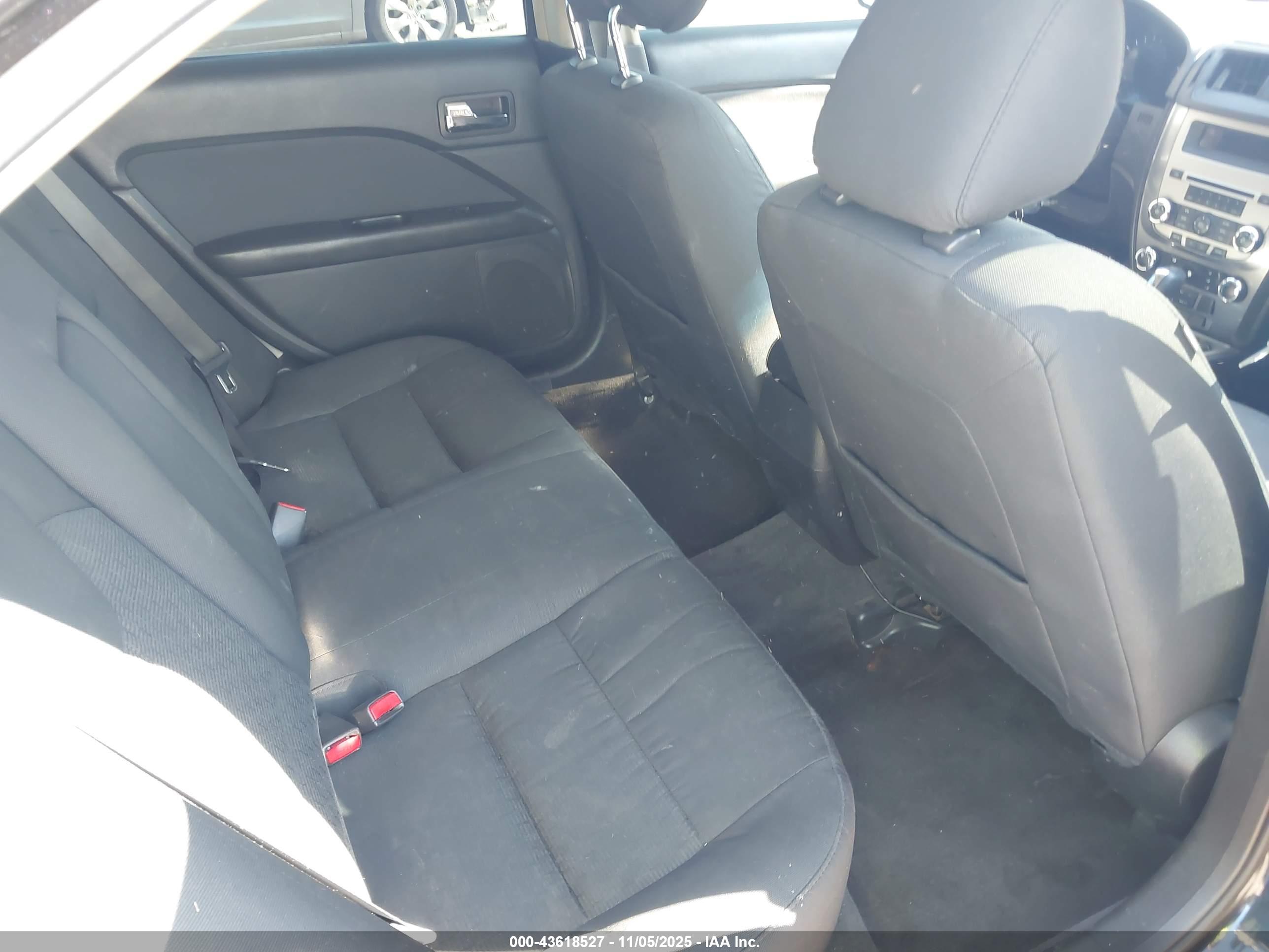 FORD FUSION image 8