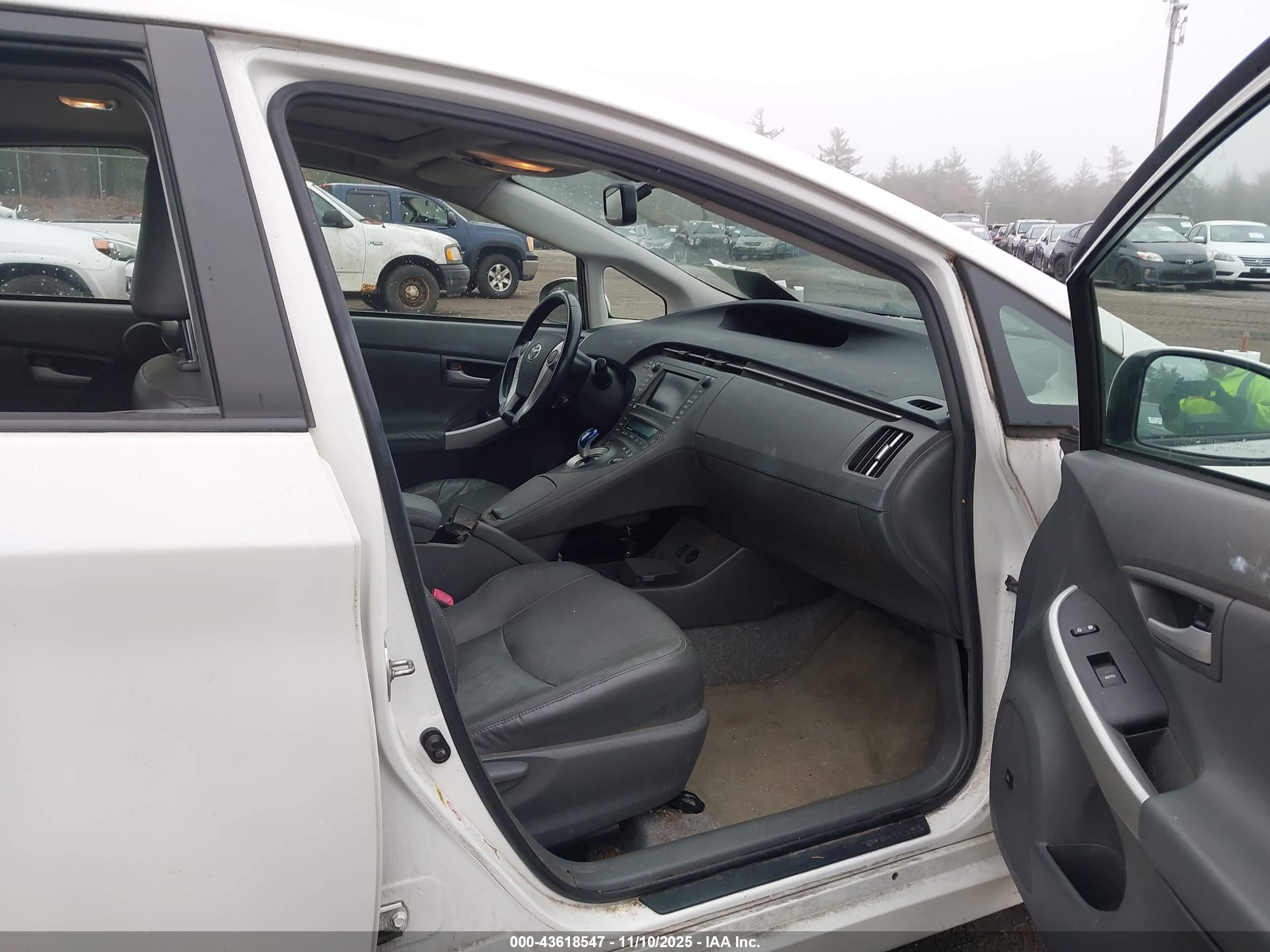 TOYOTA PRIUS image 5