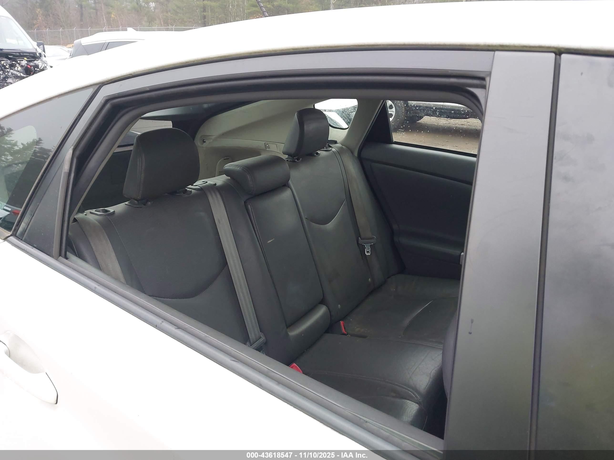 TOYOTA PRIUS image 6