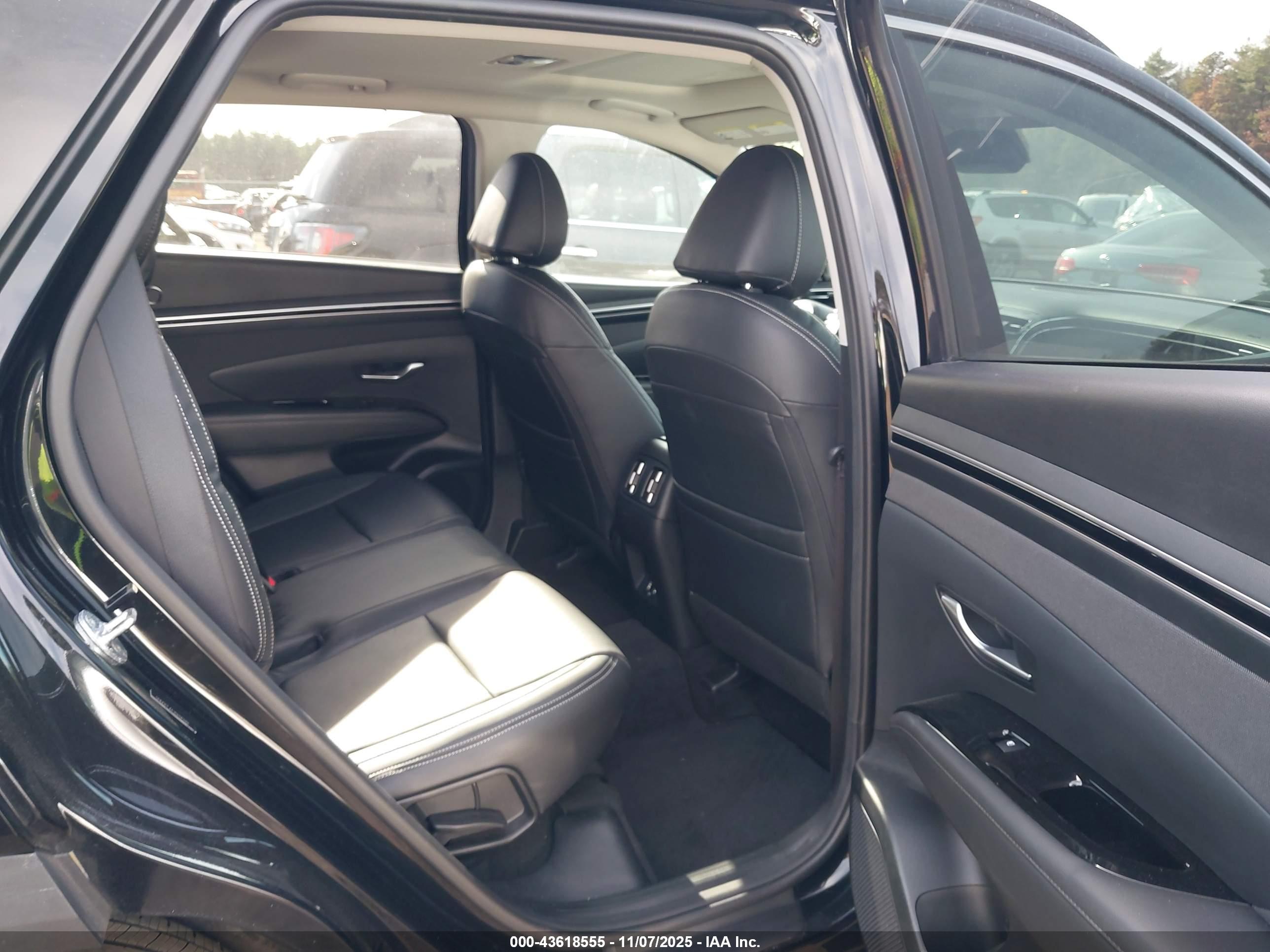 HYUNDAI TUCSON image 8