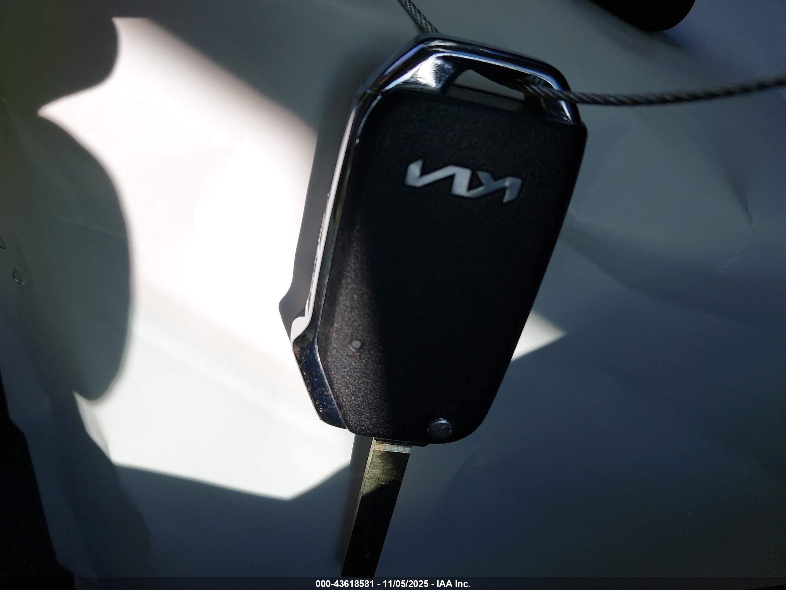 KIA SPORTAGE image 11