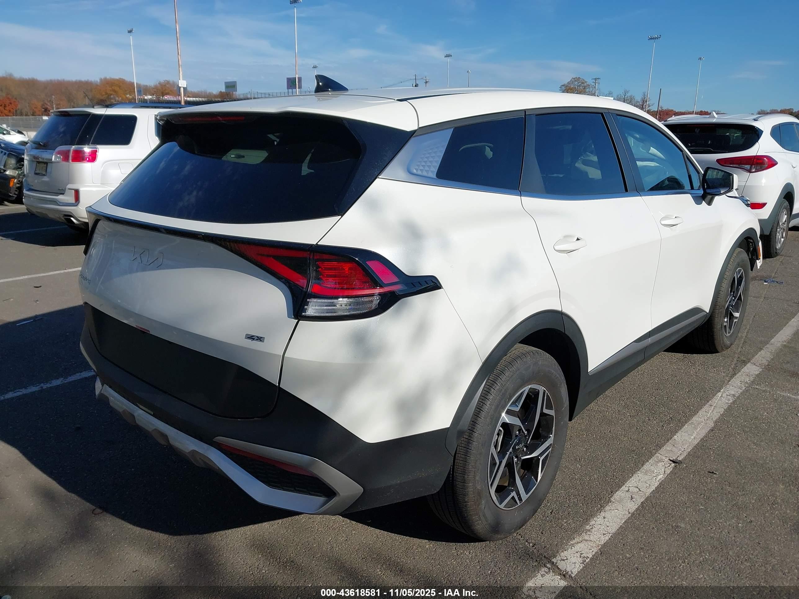 KIA SPORTAGE image 4