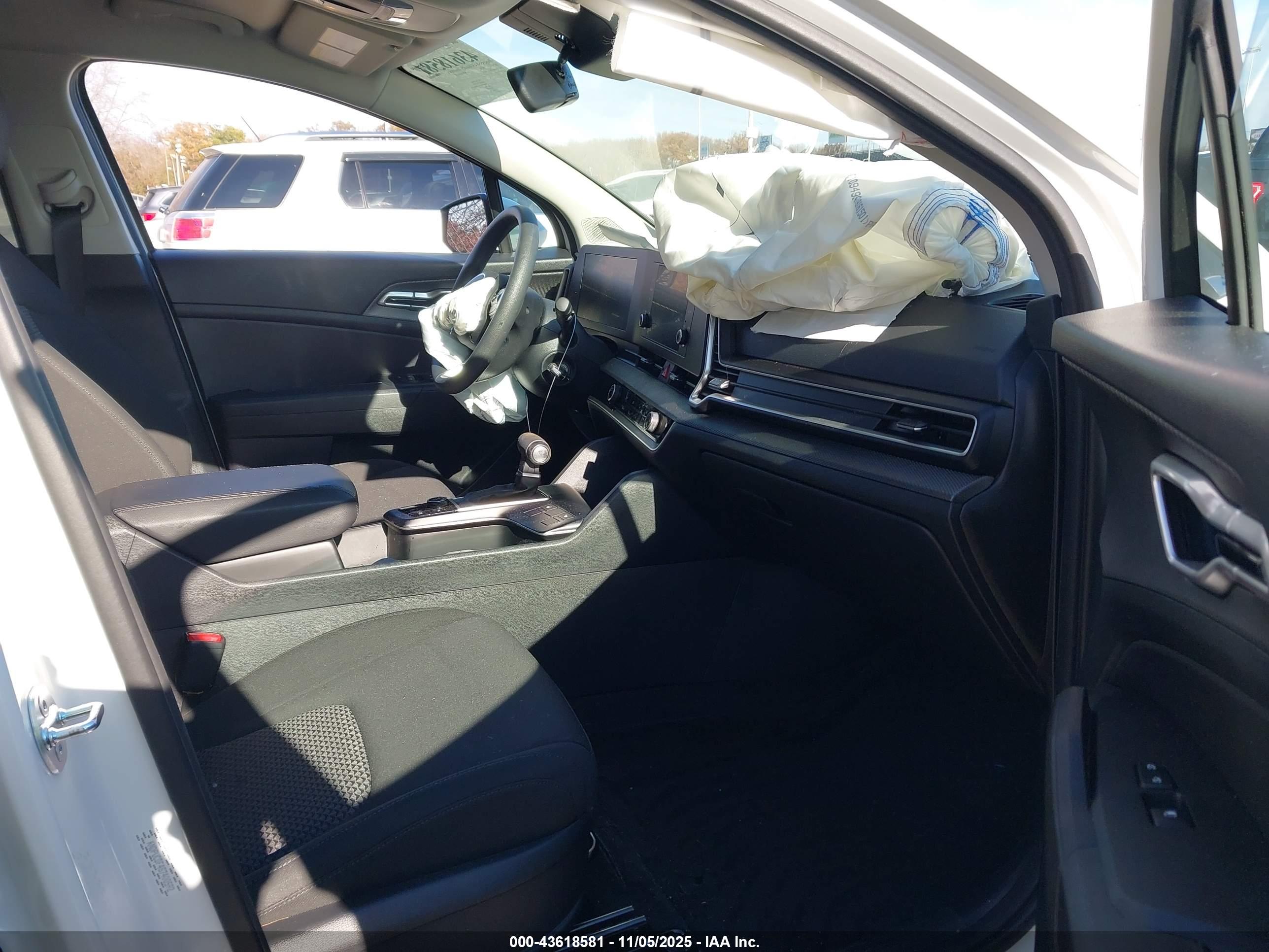 KIA SPORTAGE image 5