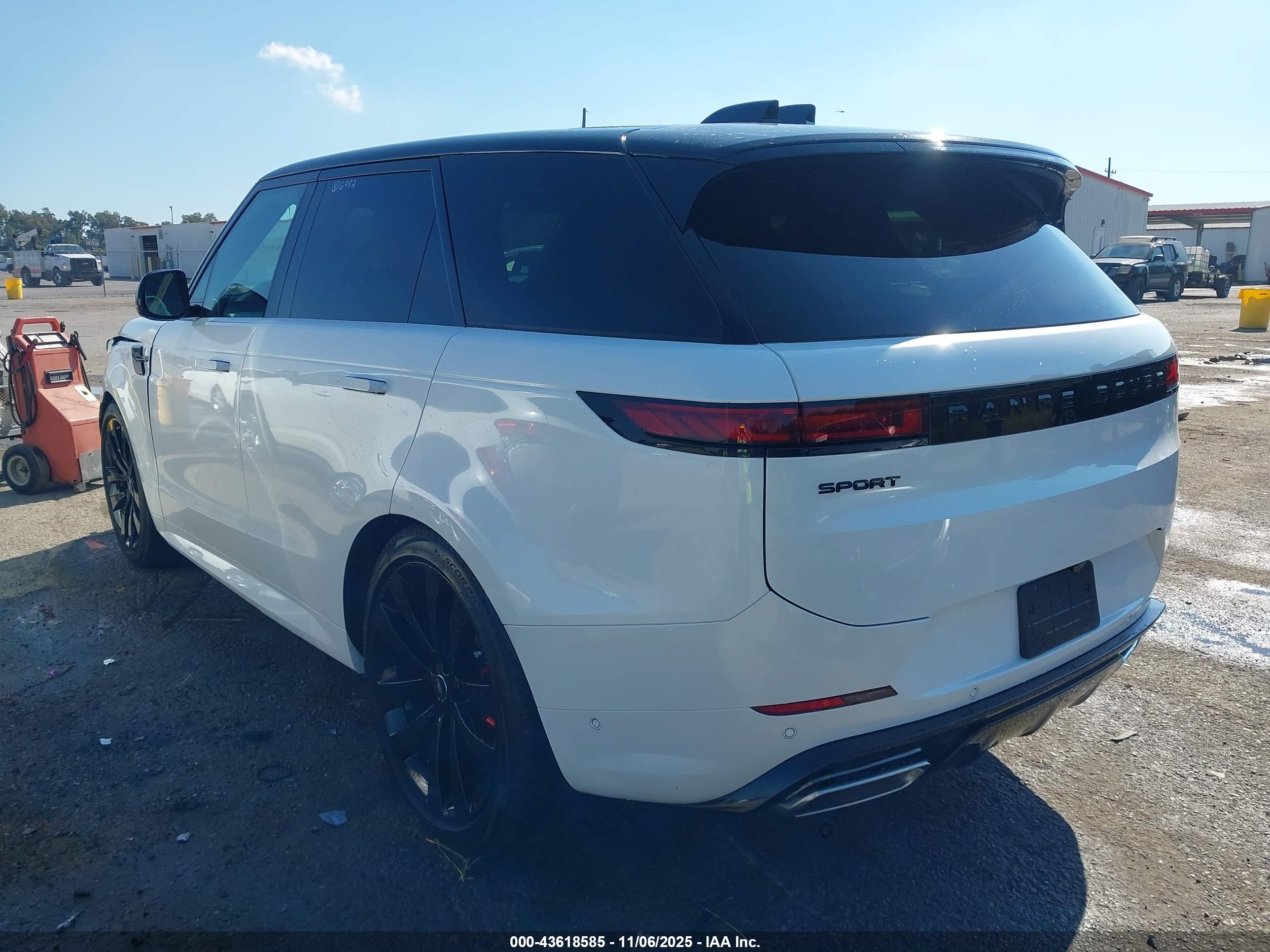 LAND ROVER image 3