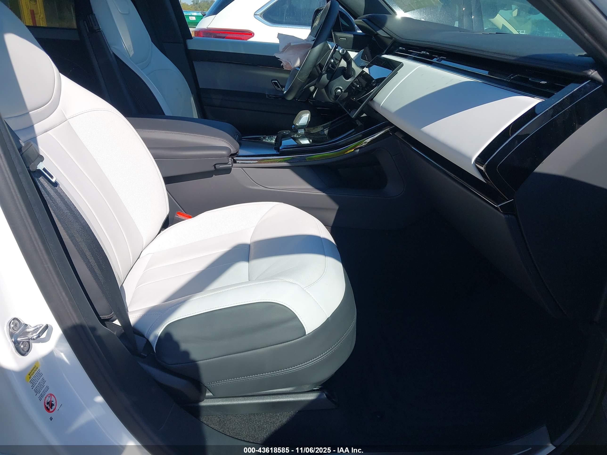 LAND ROVER image 5