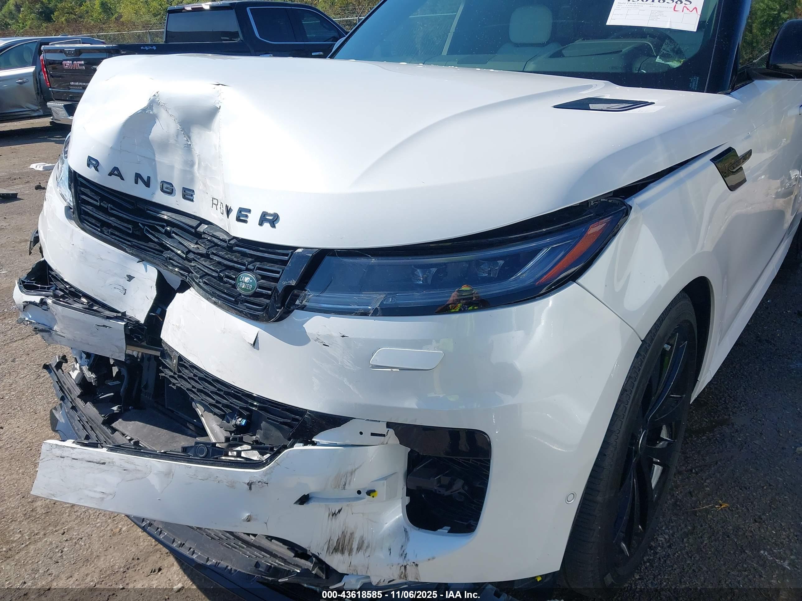 LAND ROVER image 6