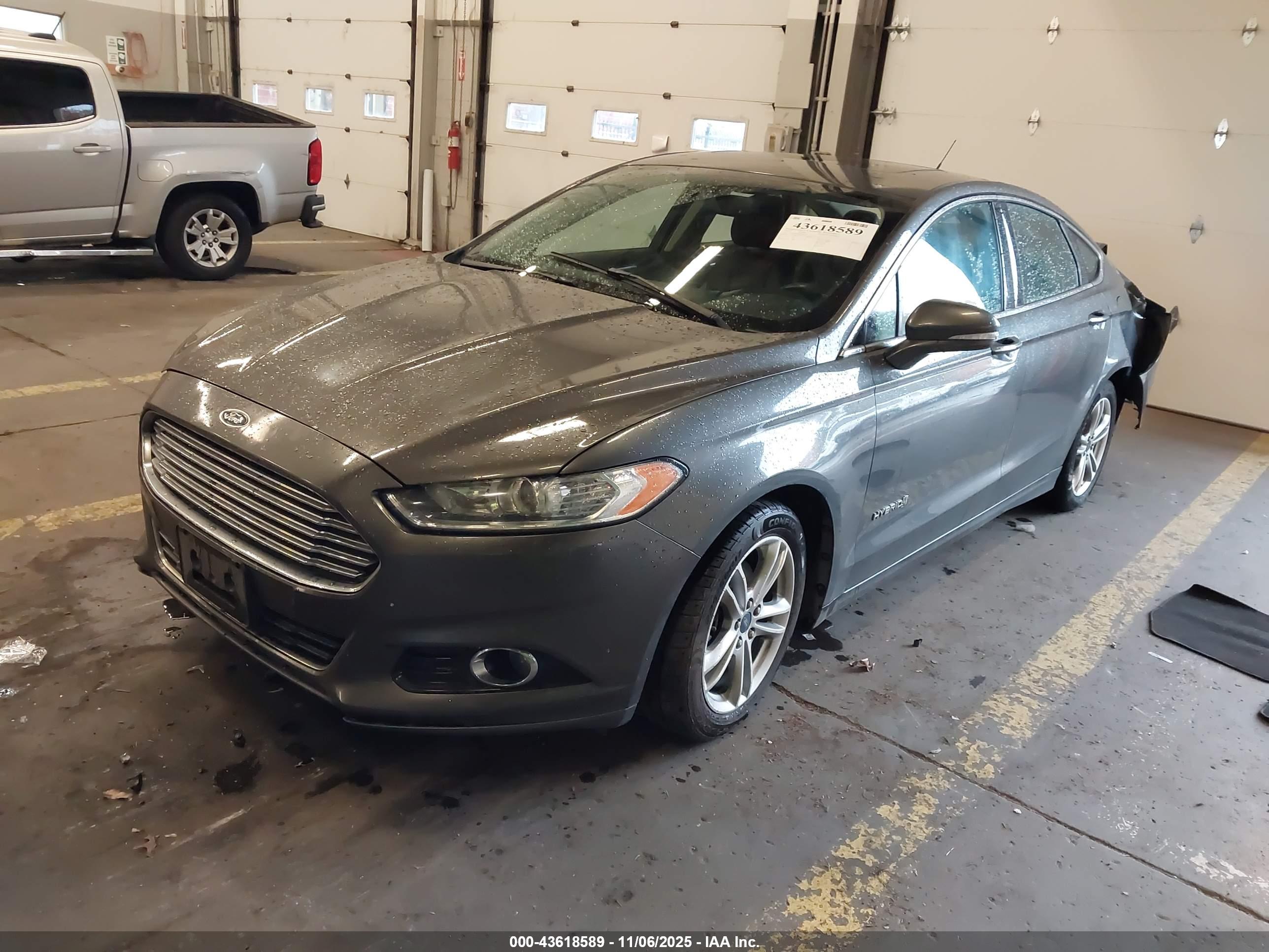 FORD FUSION image 2