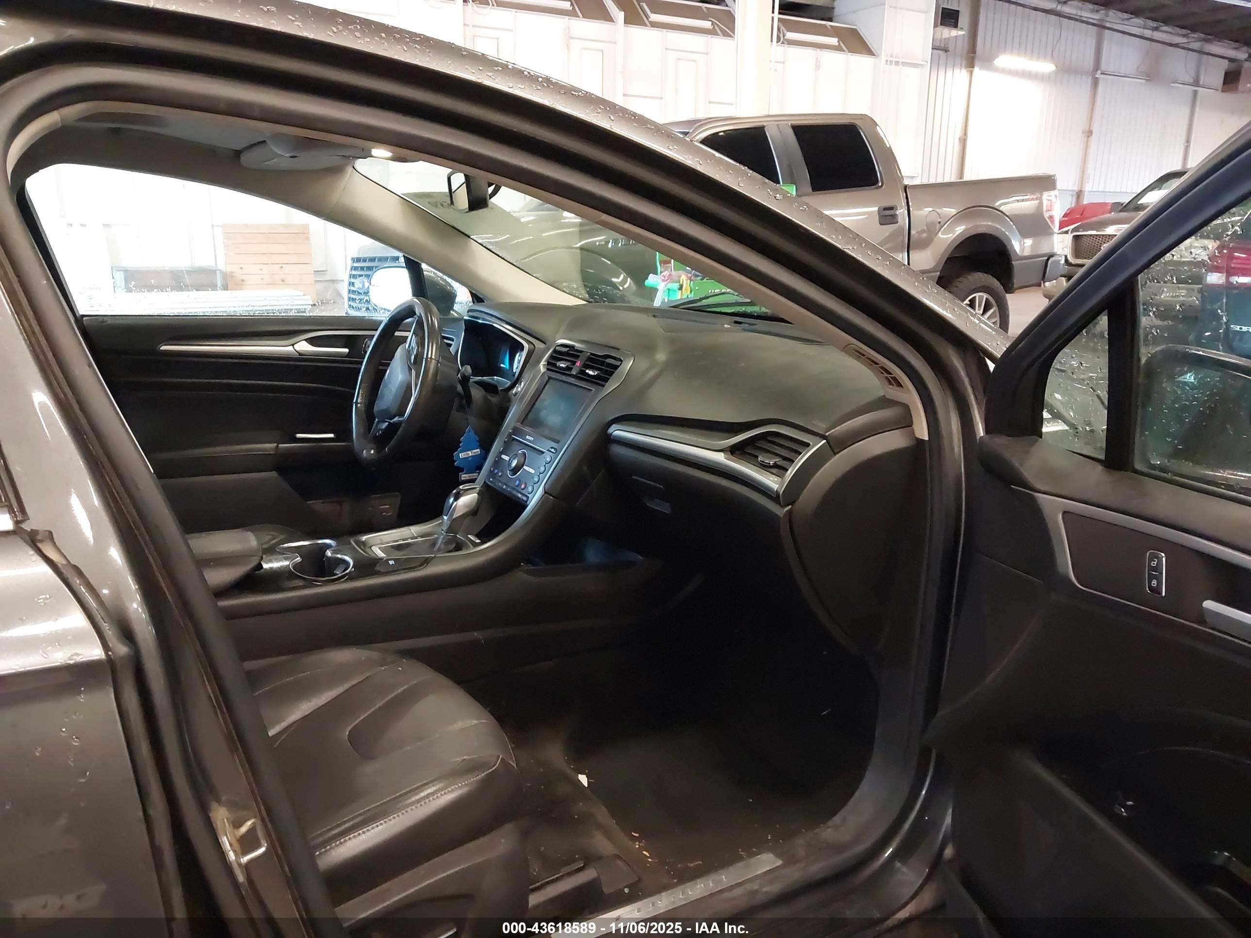 FORD FUSION image 5