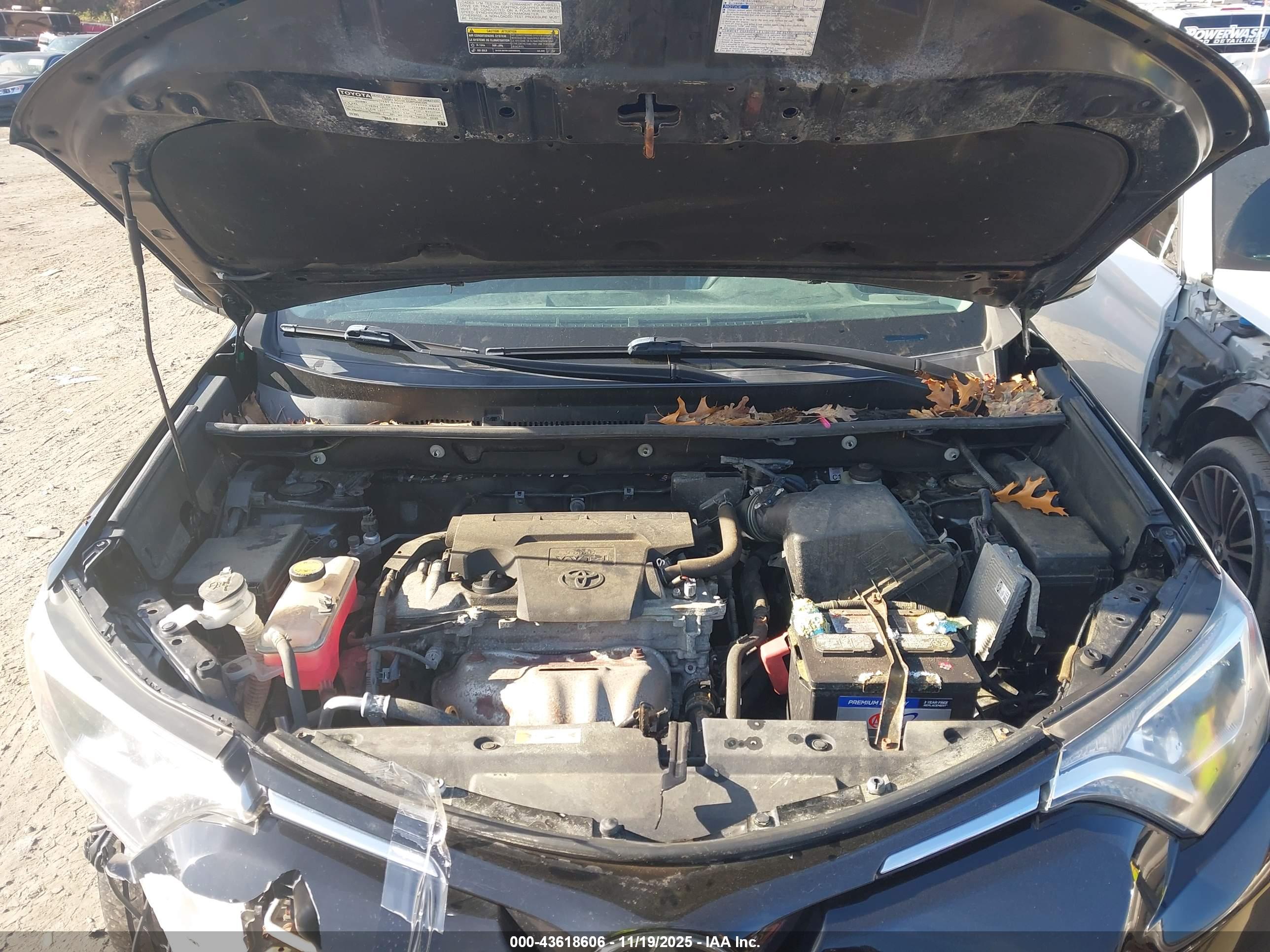 TOYOTA RAV4 image 10