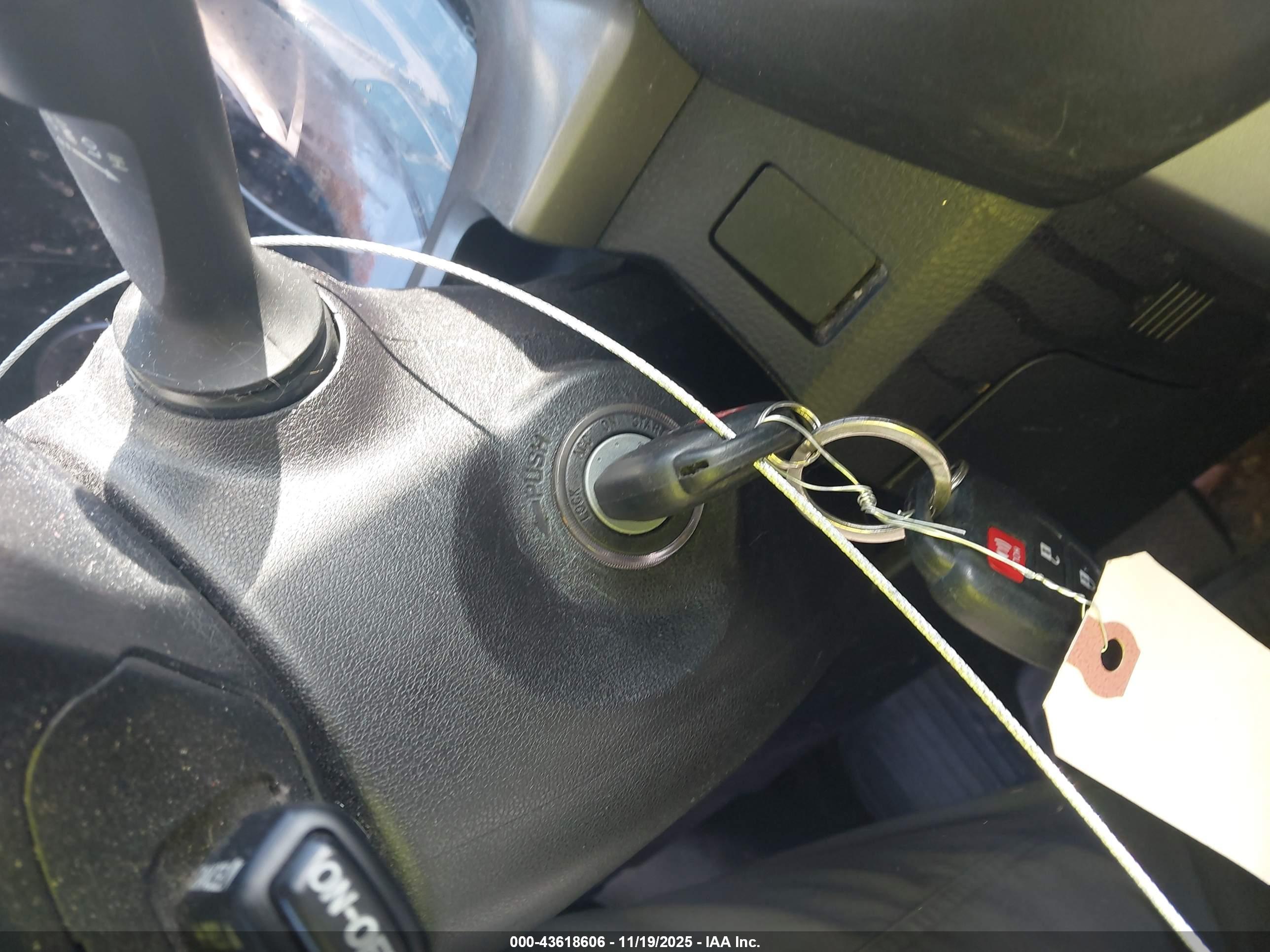 TOYOTA RAV4 image 11