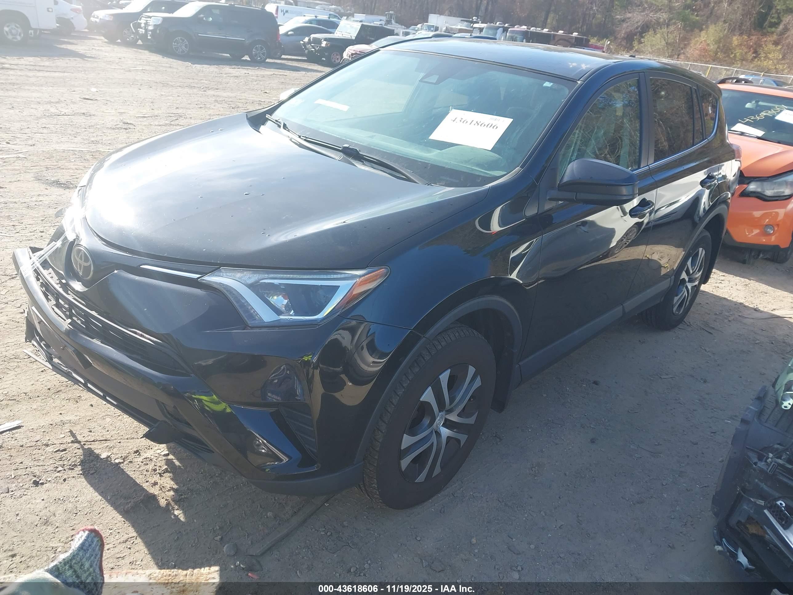 TOYOTA RAV4 image 2