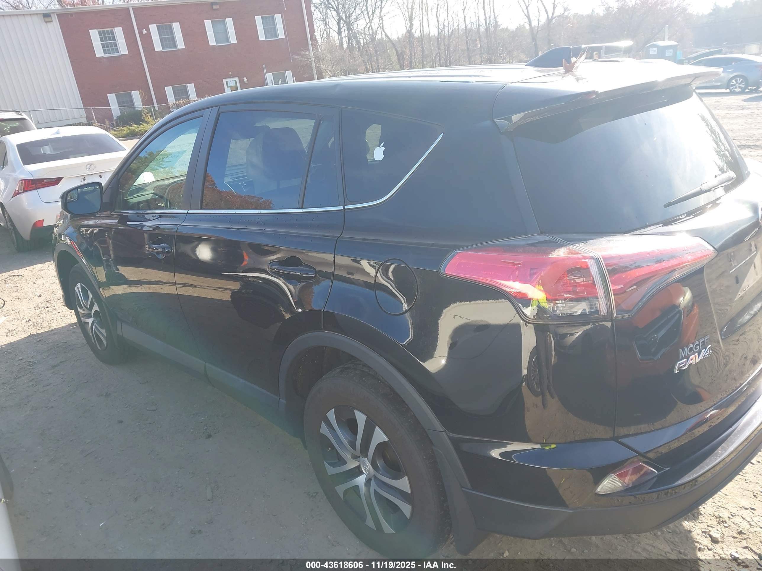 TOYOTA RAV4 image 3