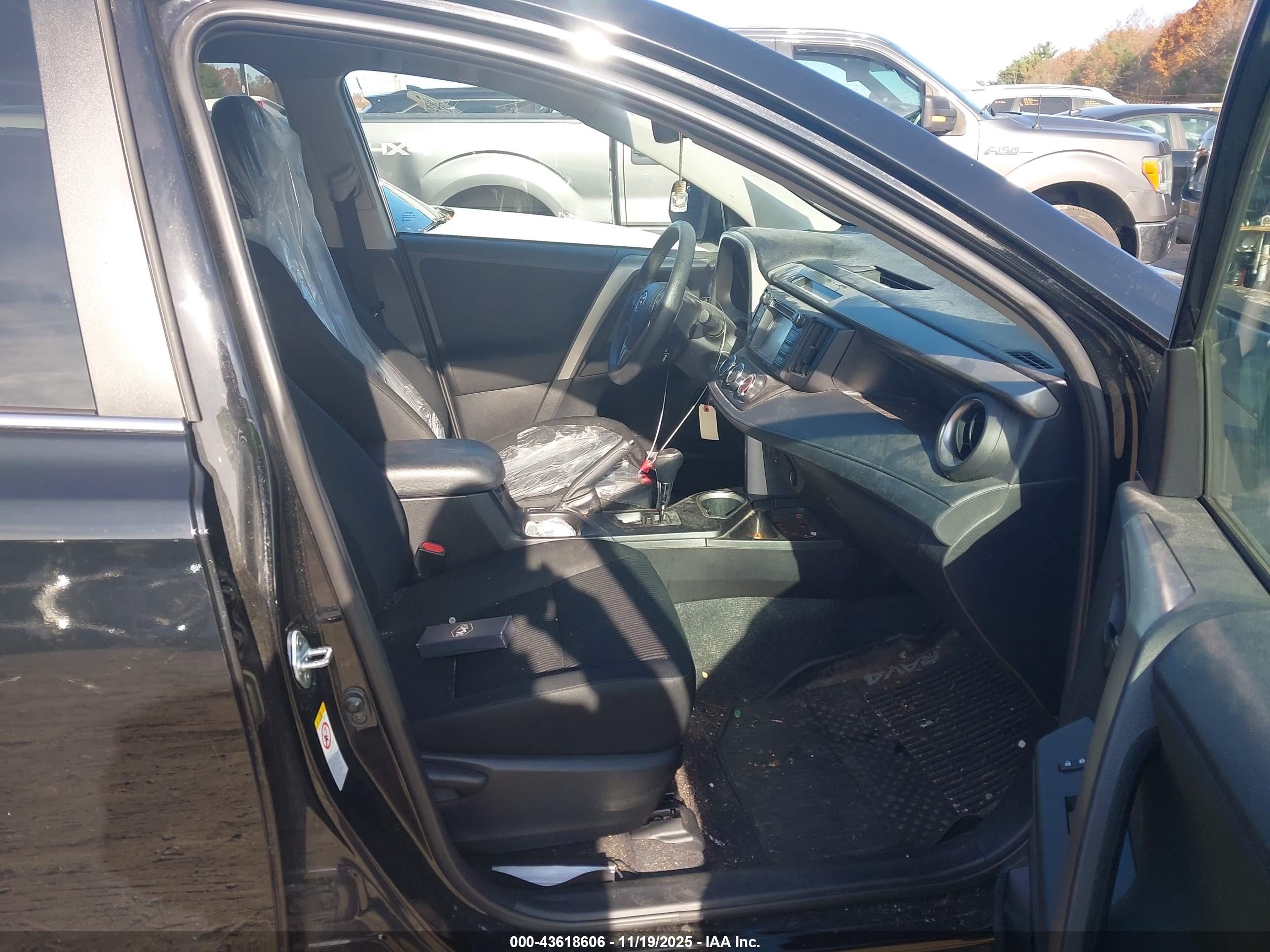 TOYOTA RAV4 image 5