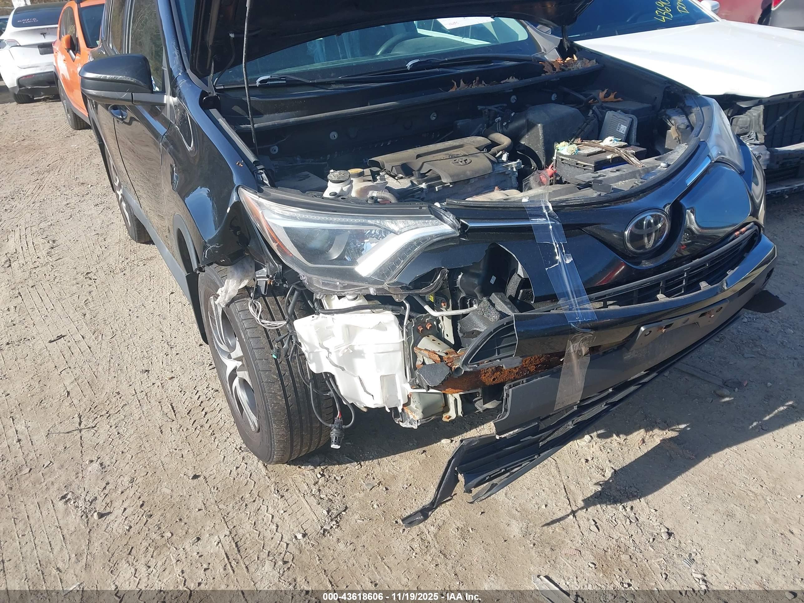 TOYOTA RAV4 image 6