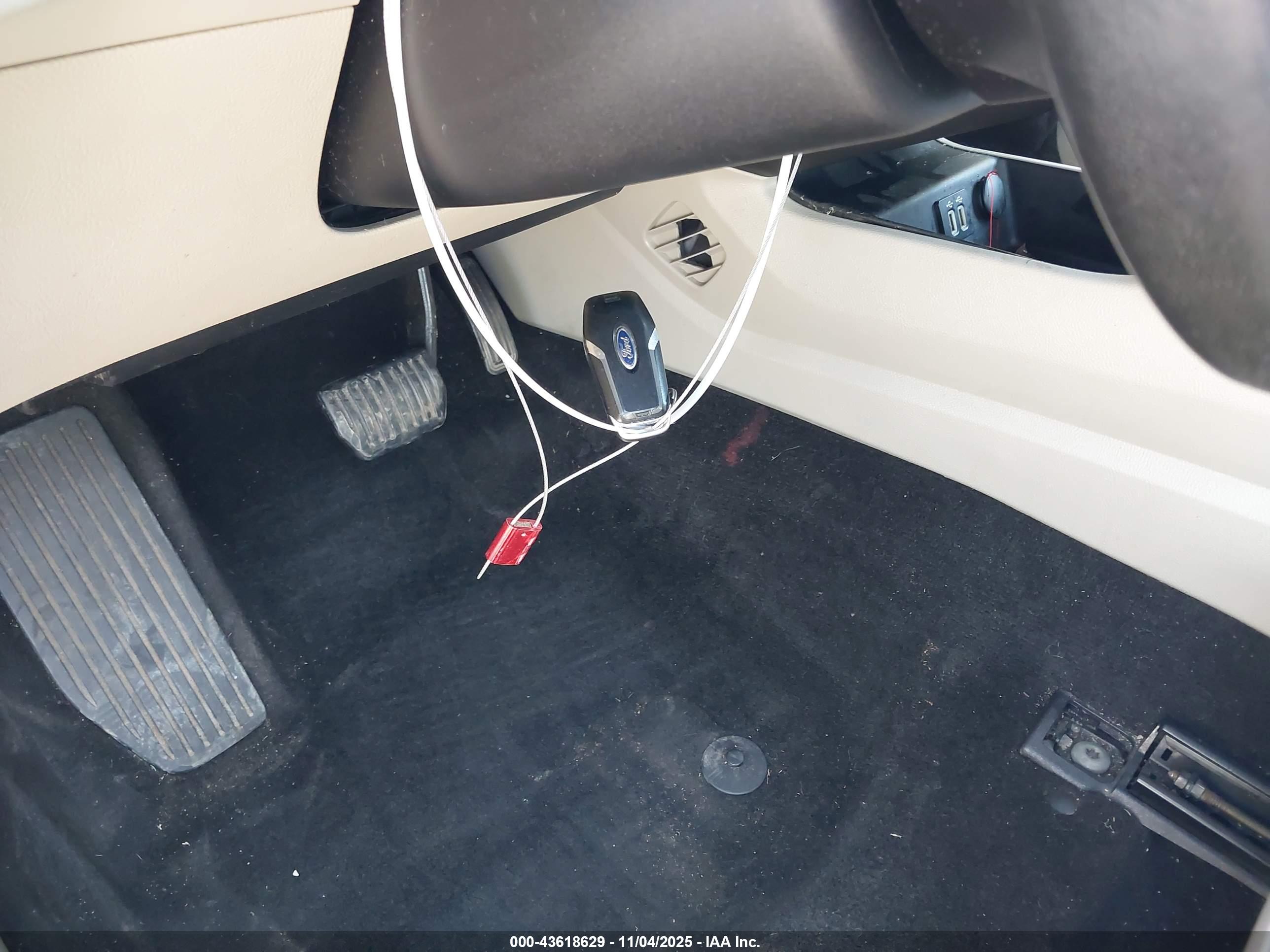 FORD FUSION image 11