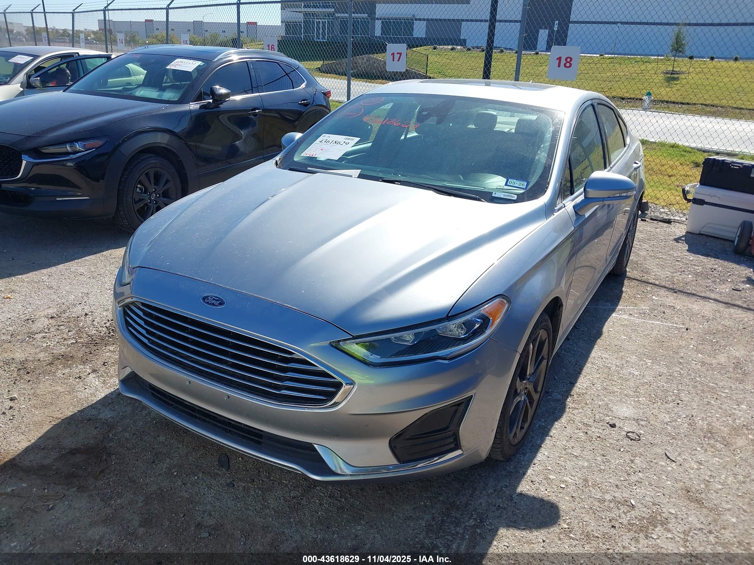 FORD FUSION image 2