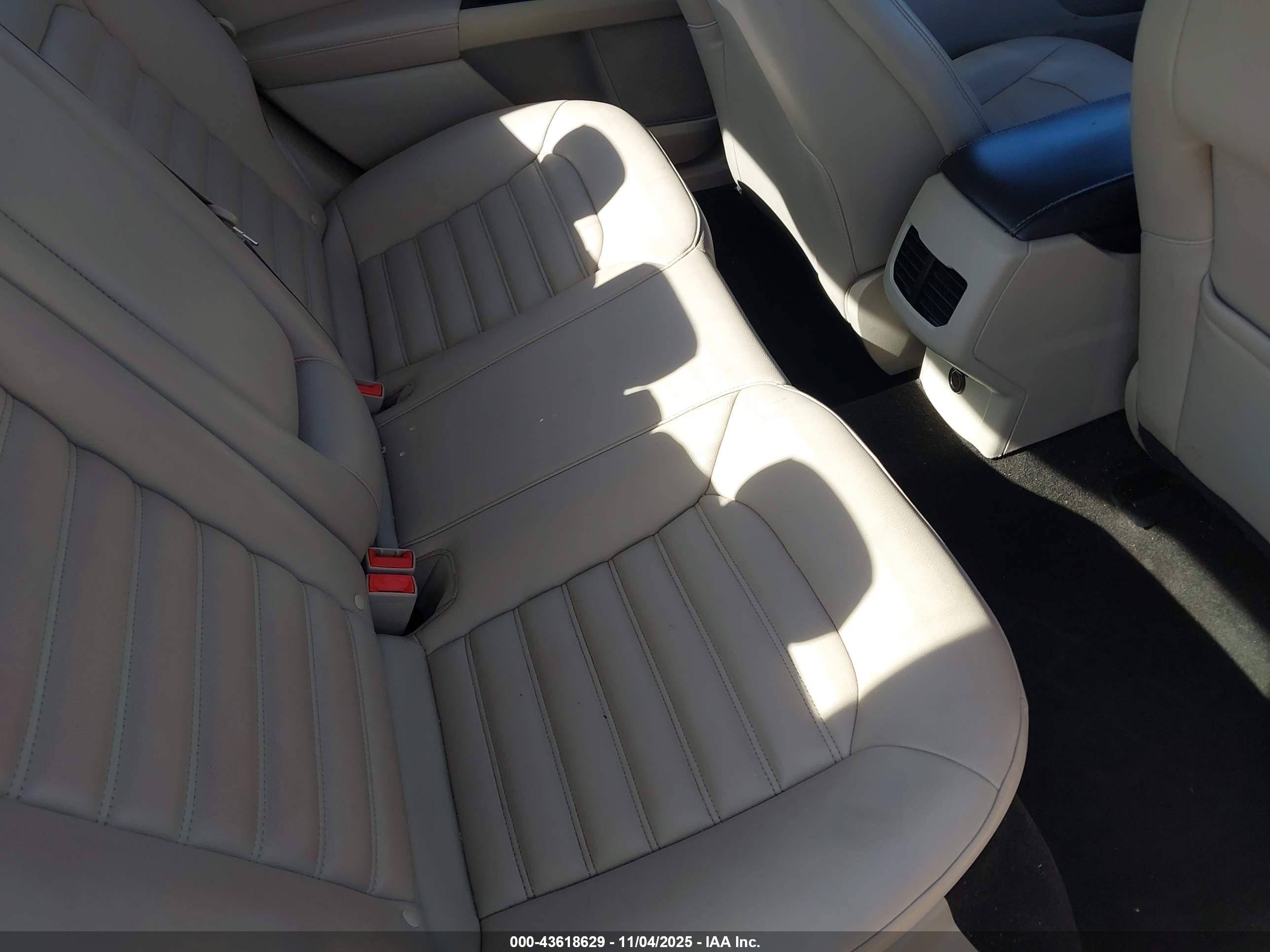 FORD FUSION image 8